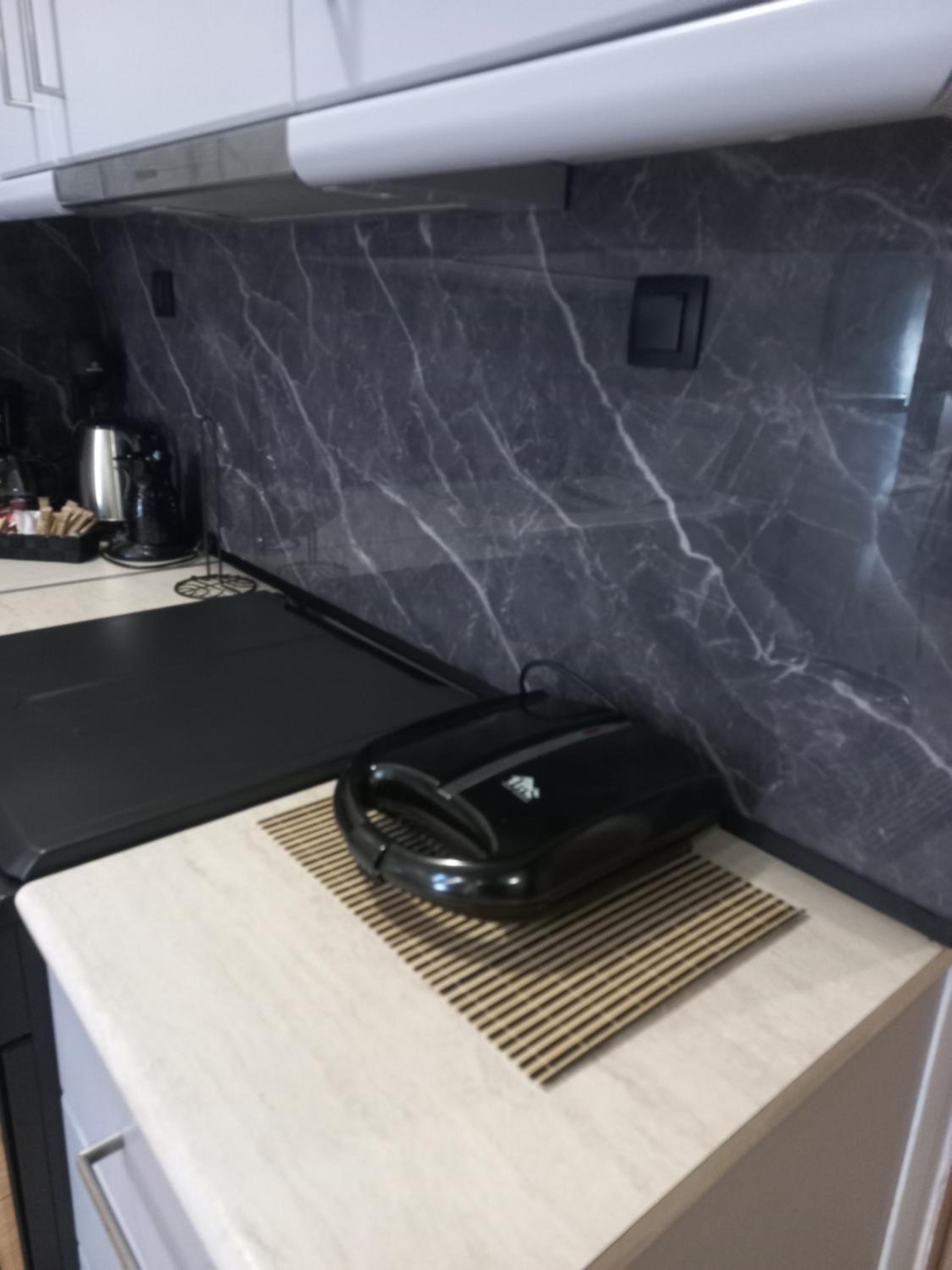 Central 3 Modern Apartment with FREE parking view 5