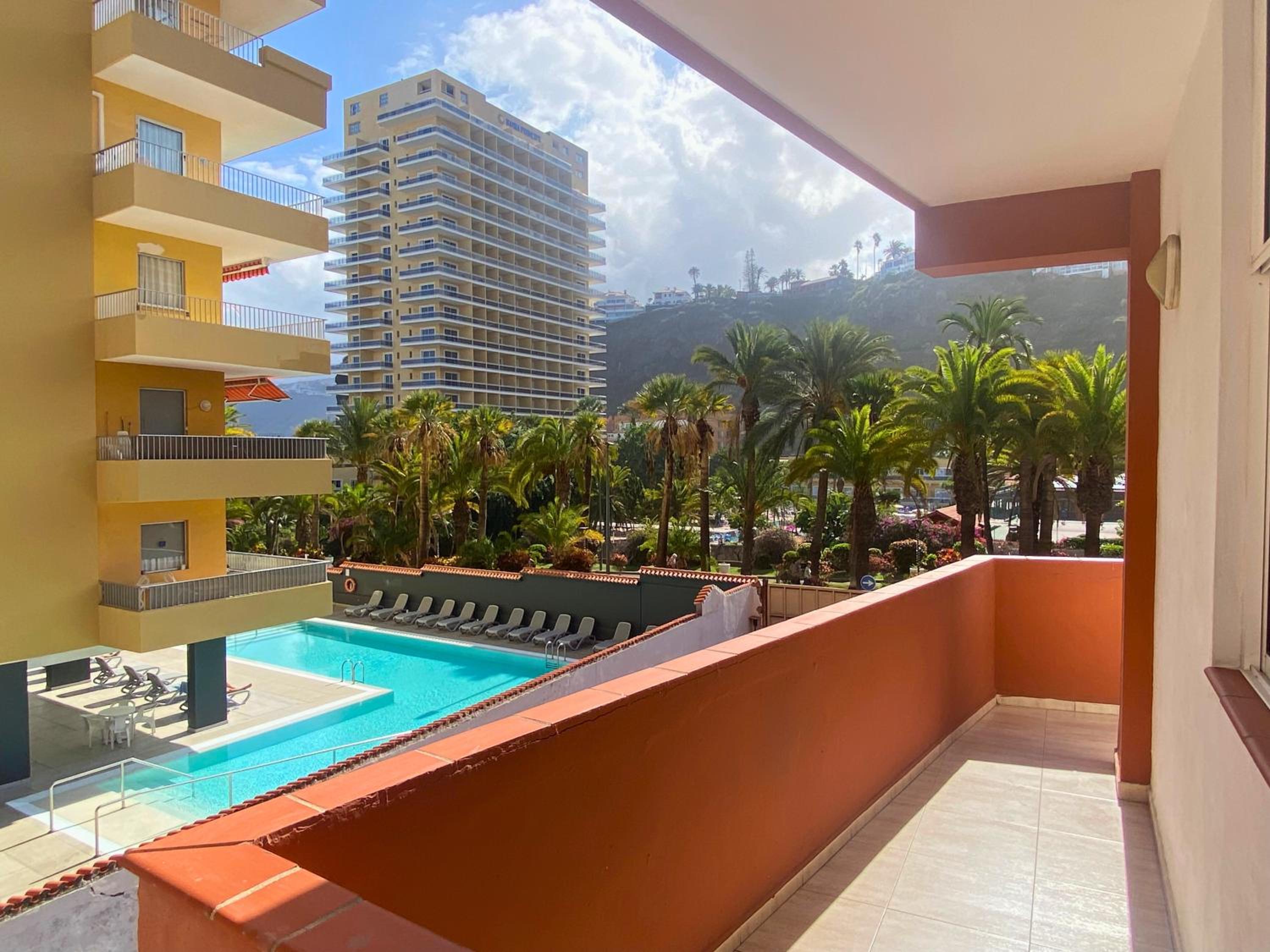 Alta Pool View Apartment