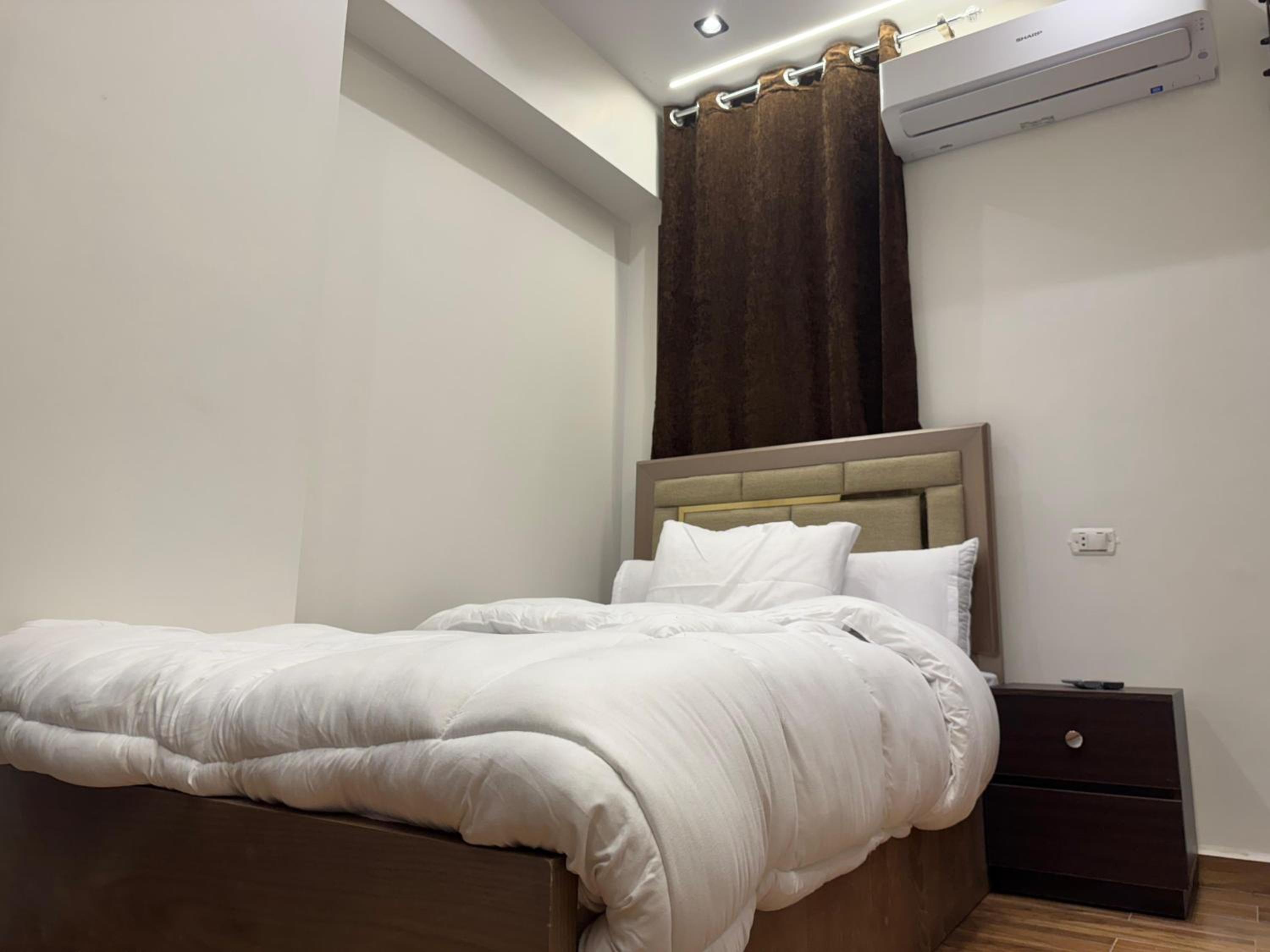 New White Pyramids Inn