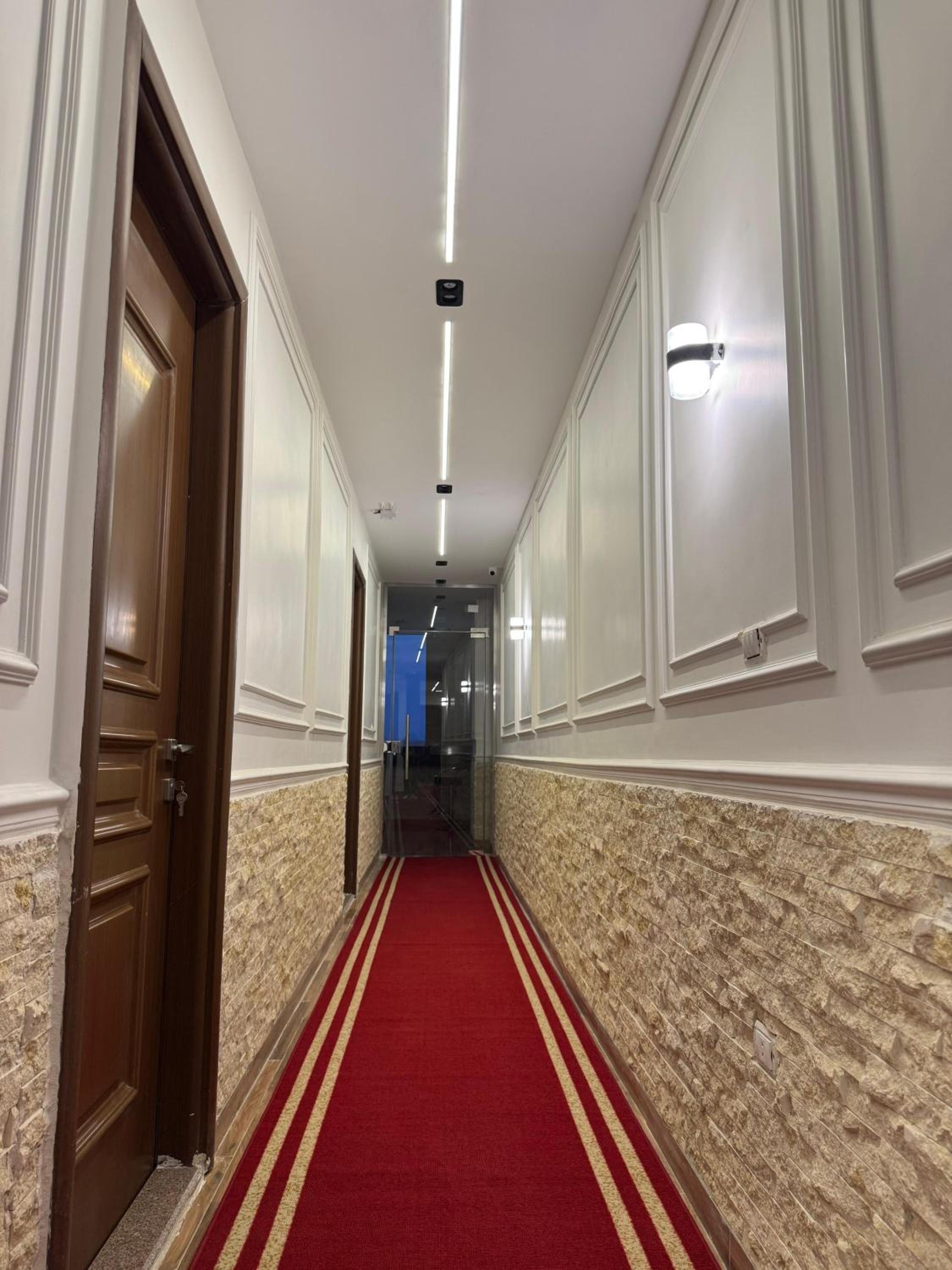 New White Pyramids Inn