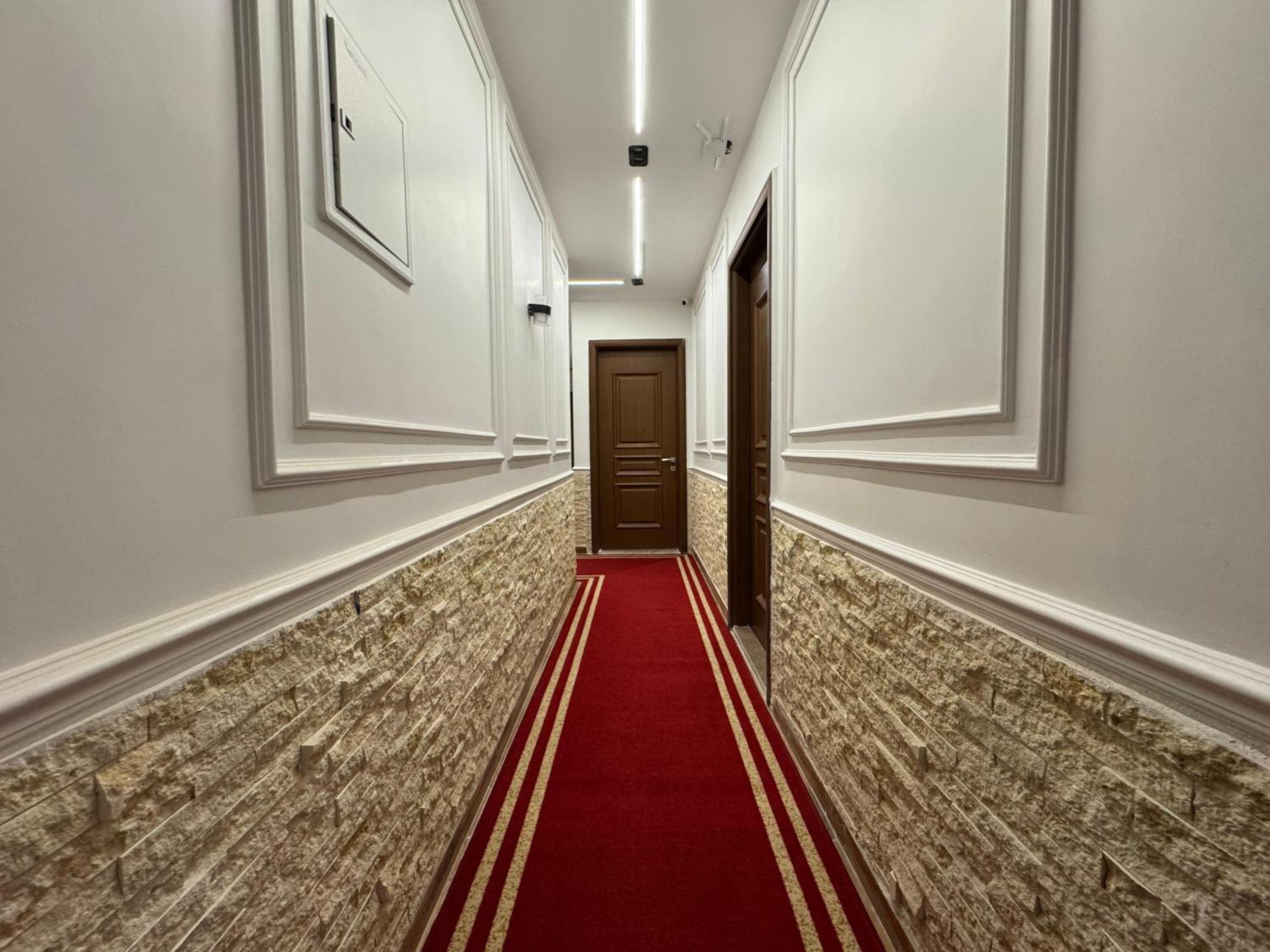 New White Pyramids Inn