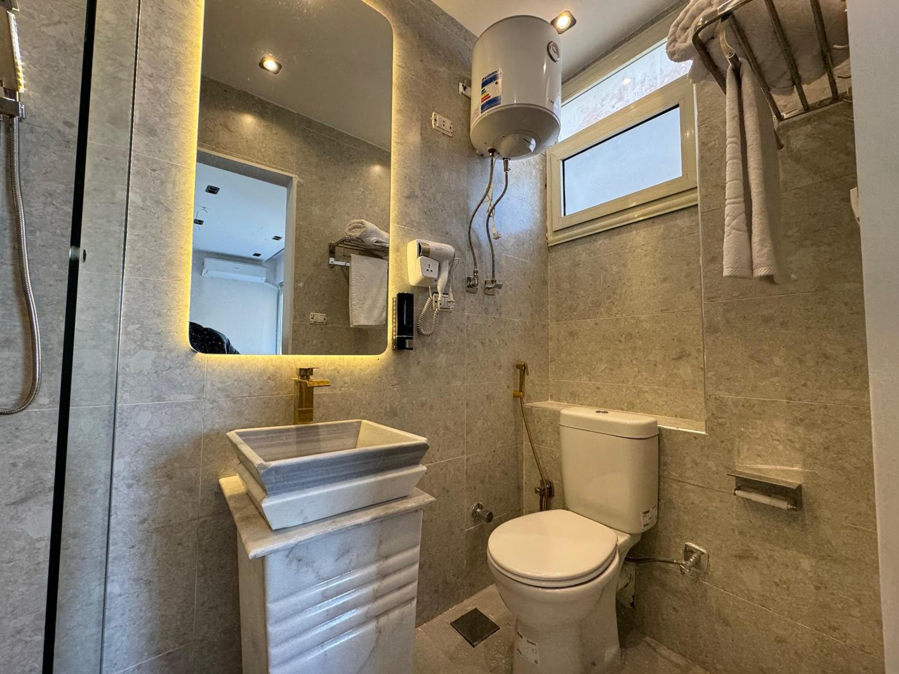 New White Pyramids Inn