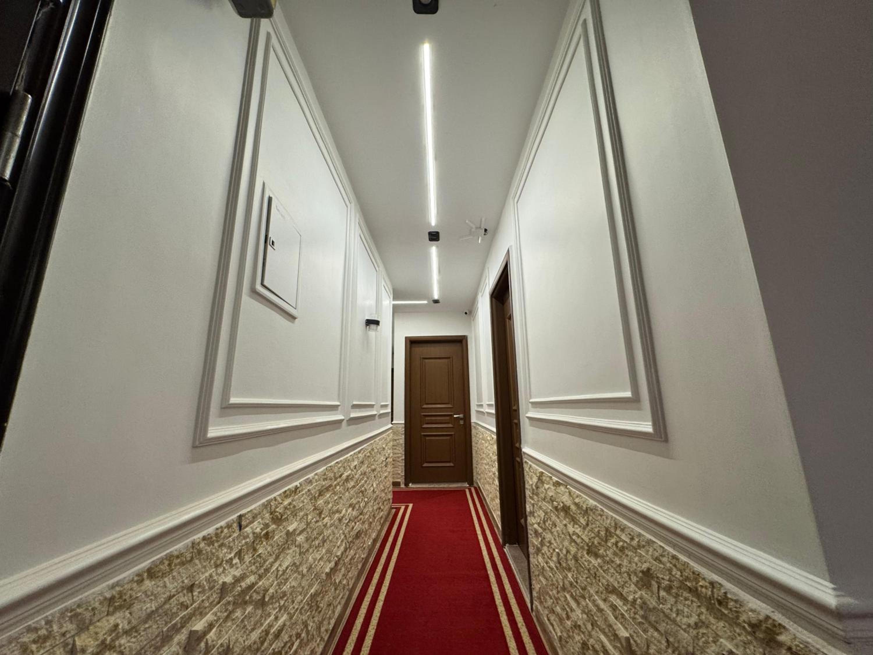 New White Pyramids Inn
