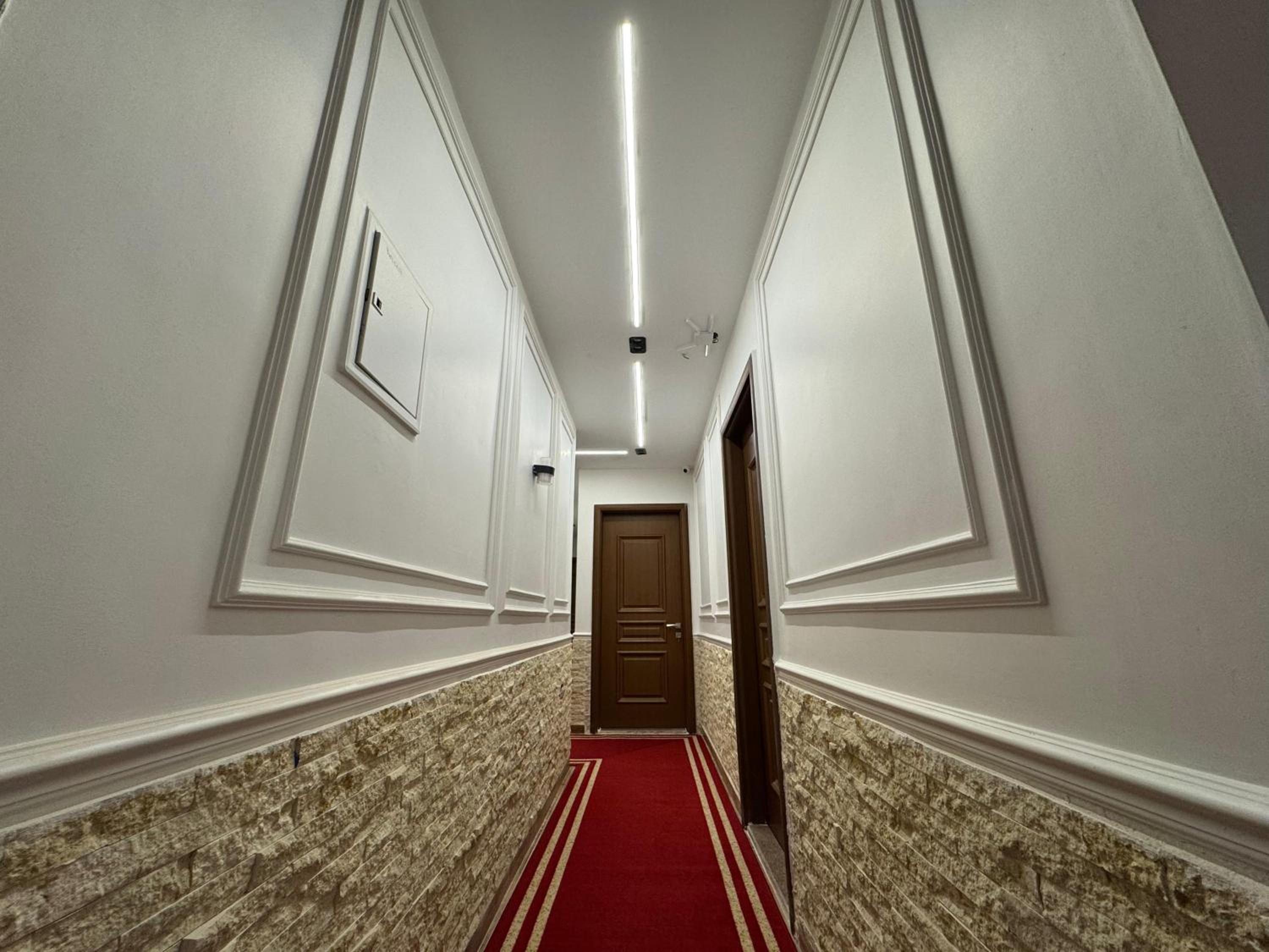 New White Pyramids Inn