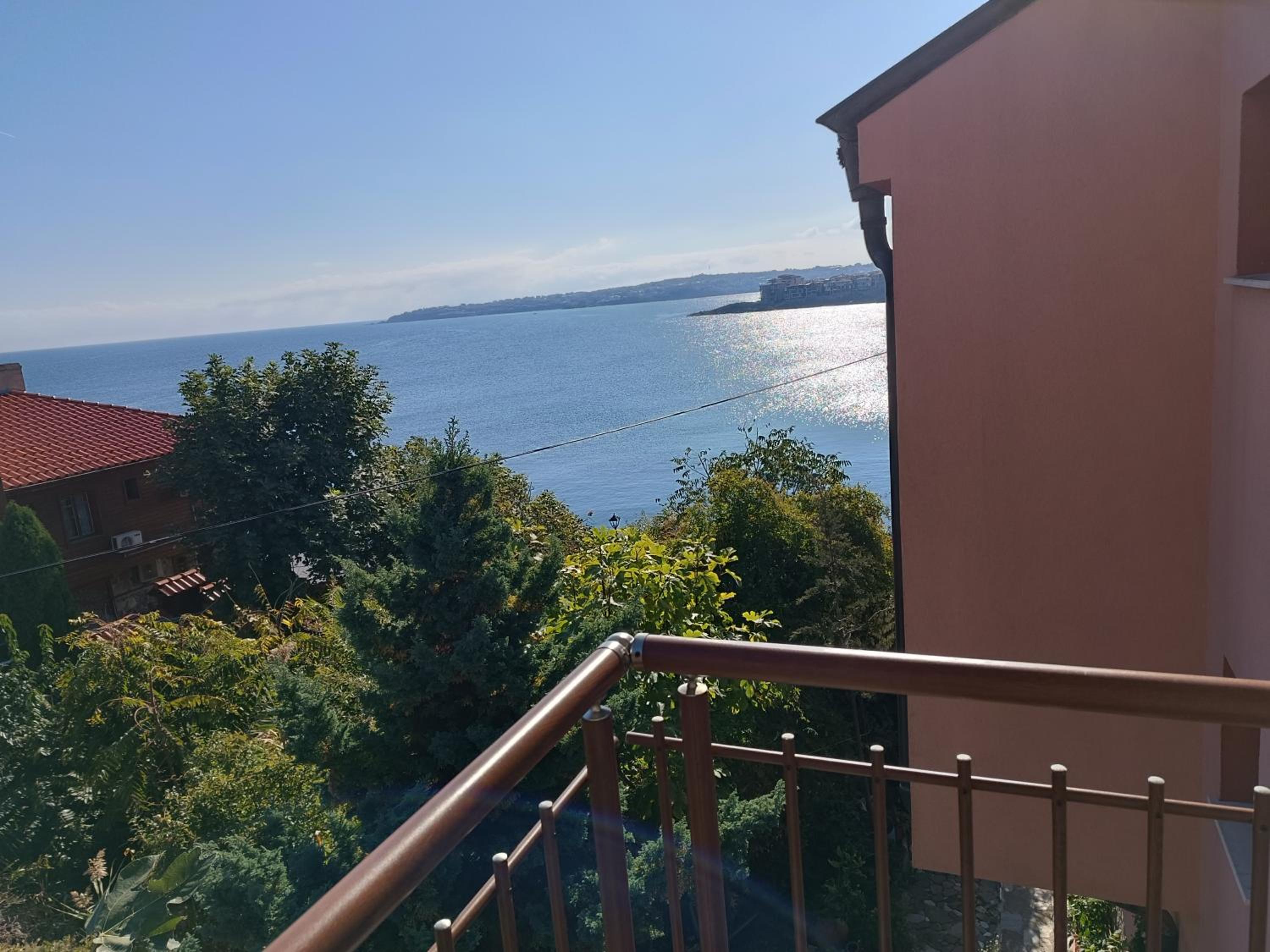 Farlalievi Guest House