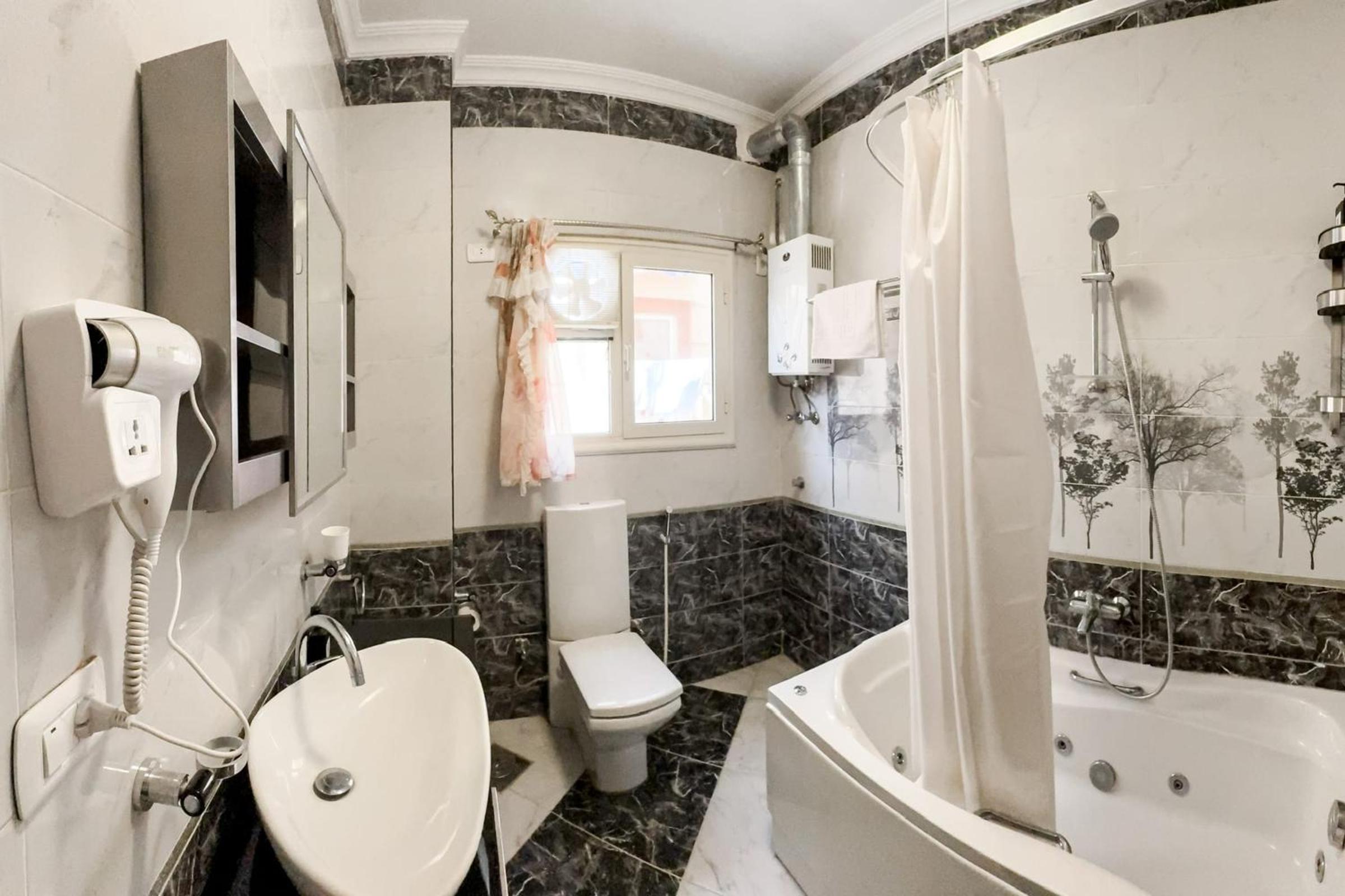 Serene & Spacey 2BDR 15 Min From CAI Airport