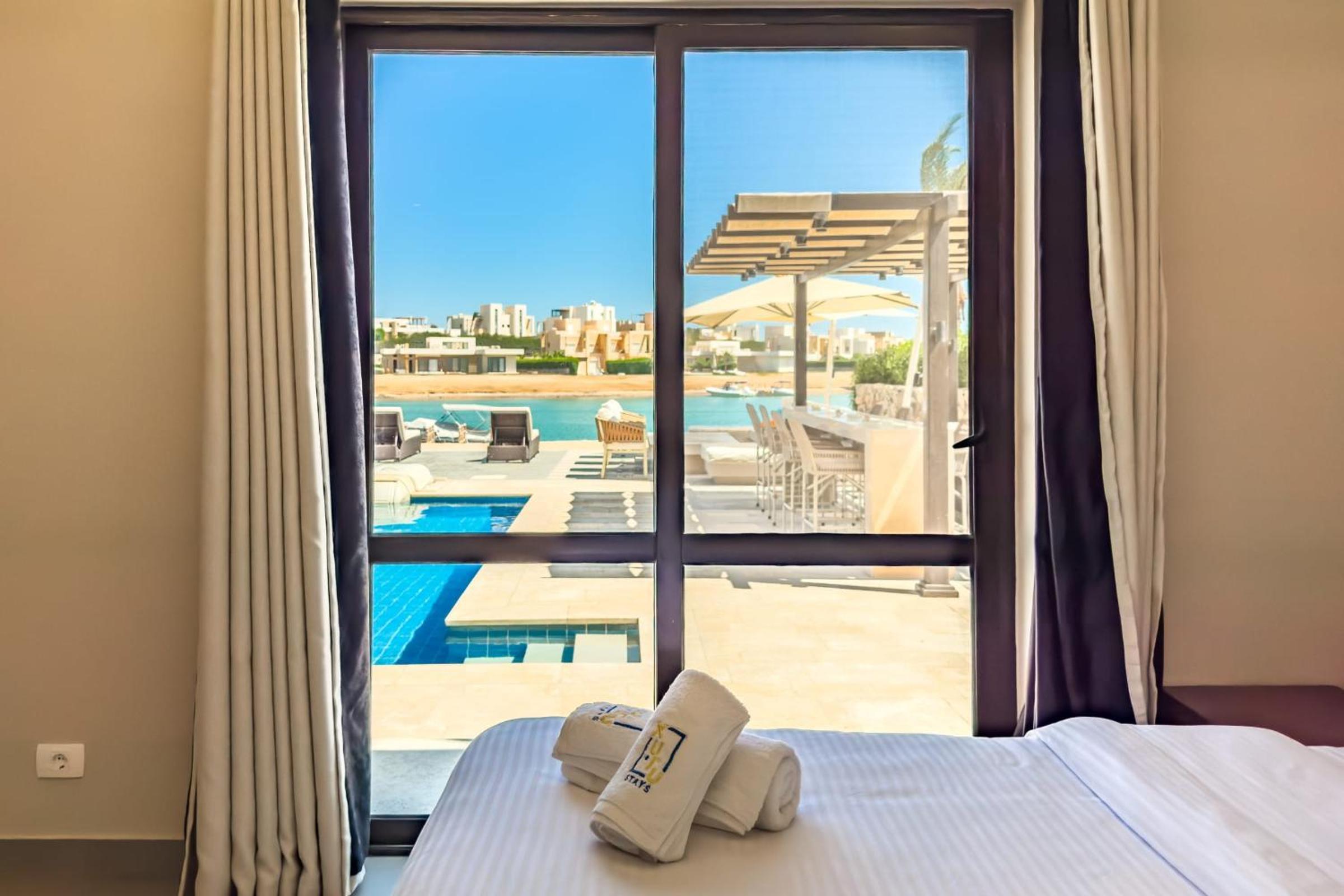 Posh & Eclectic 4 BDR Villa Fanadir Bay