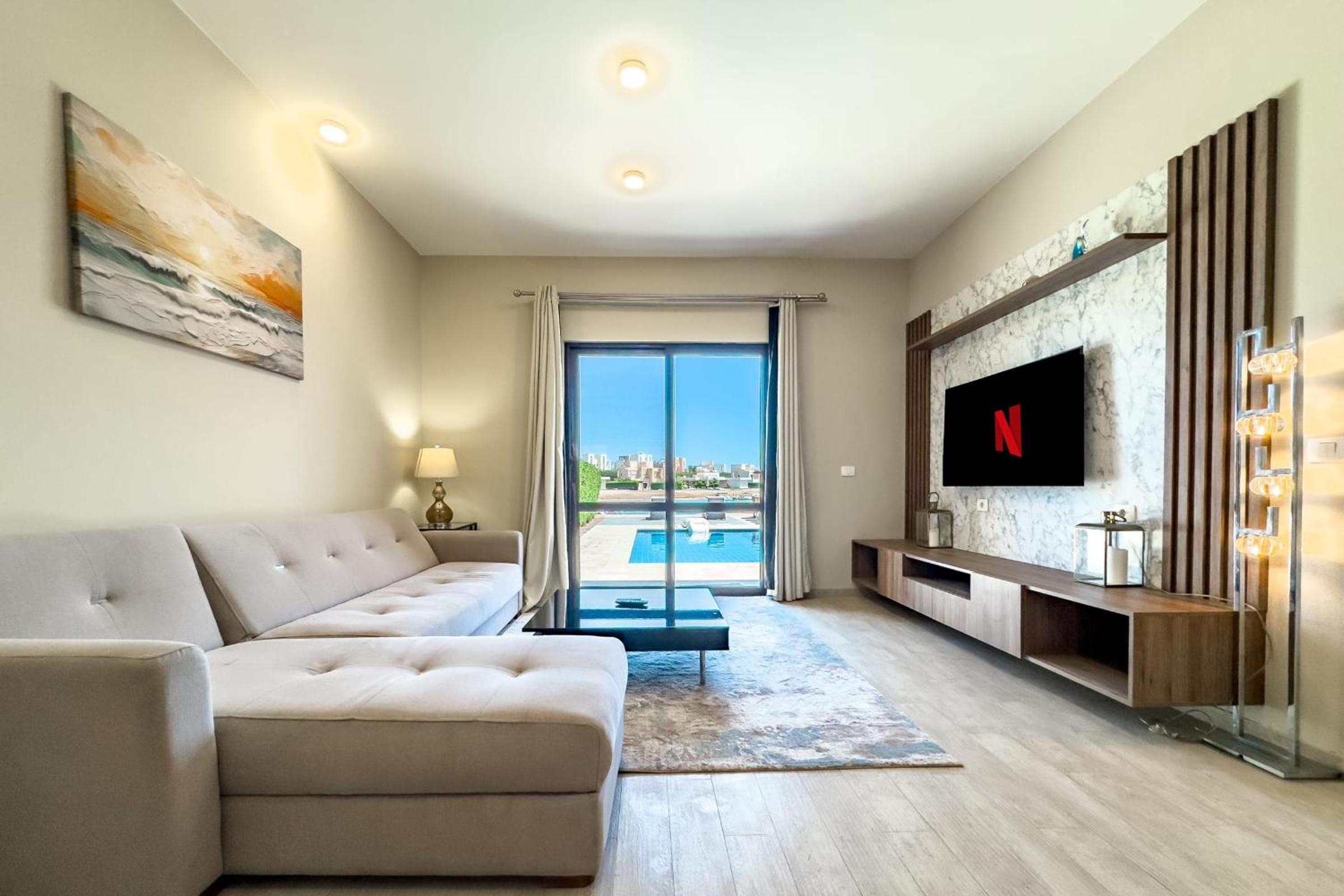 Posh & Eclectic 4 BDR Villa Fanadir Bay