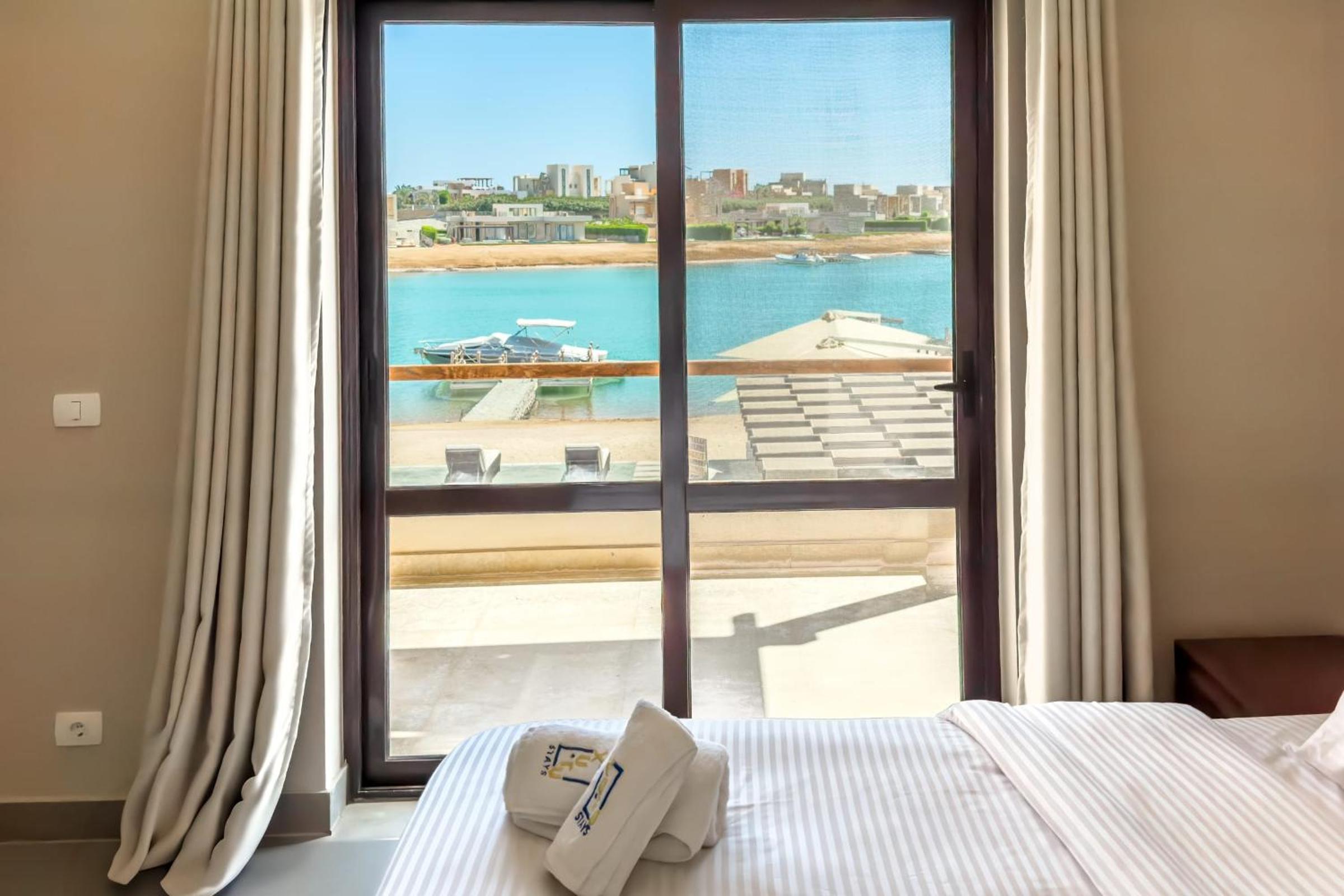 Posh & Eclectic 4 BDR Villa Fanadir Bay