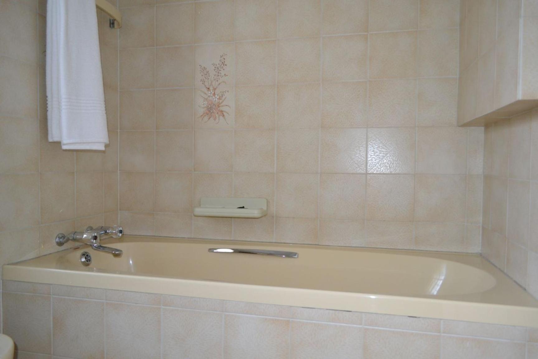 1 Woodmead Suites