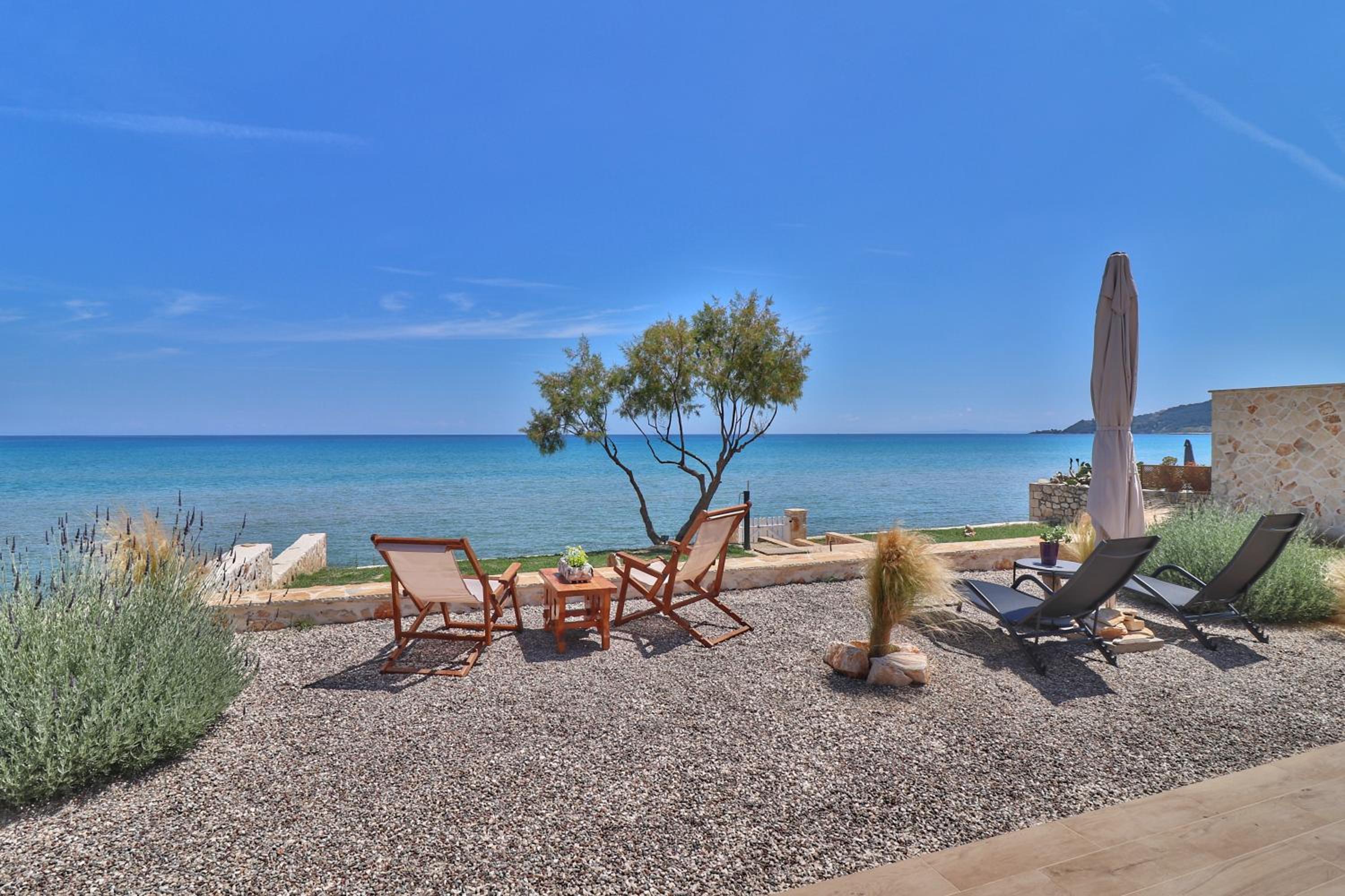 Seafront Wooden House photo 2