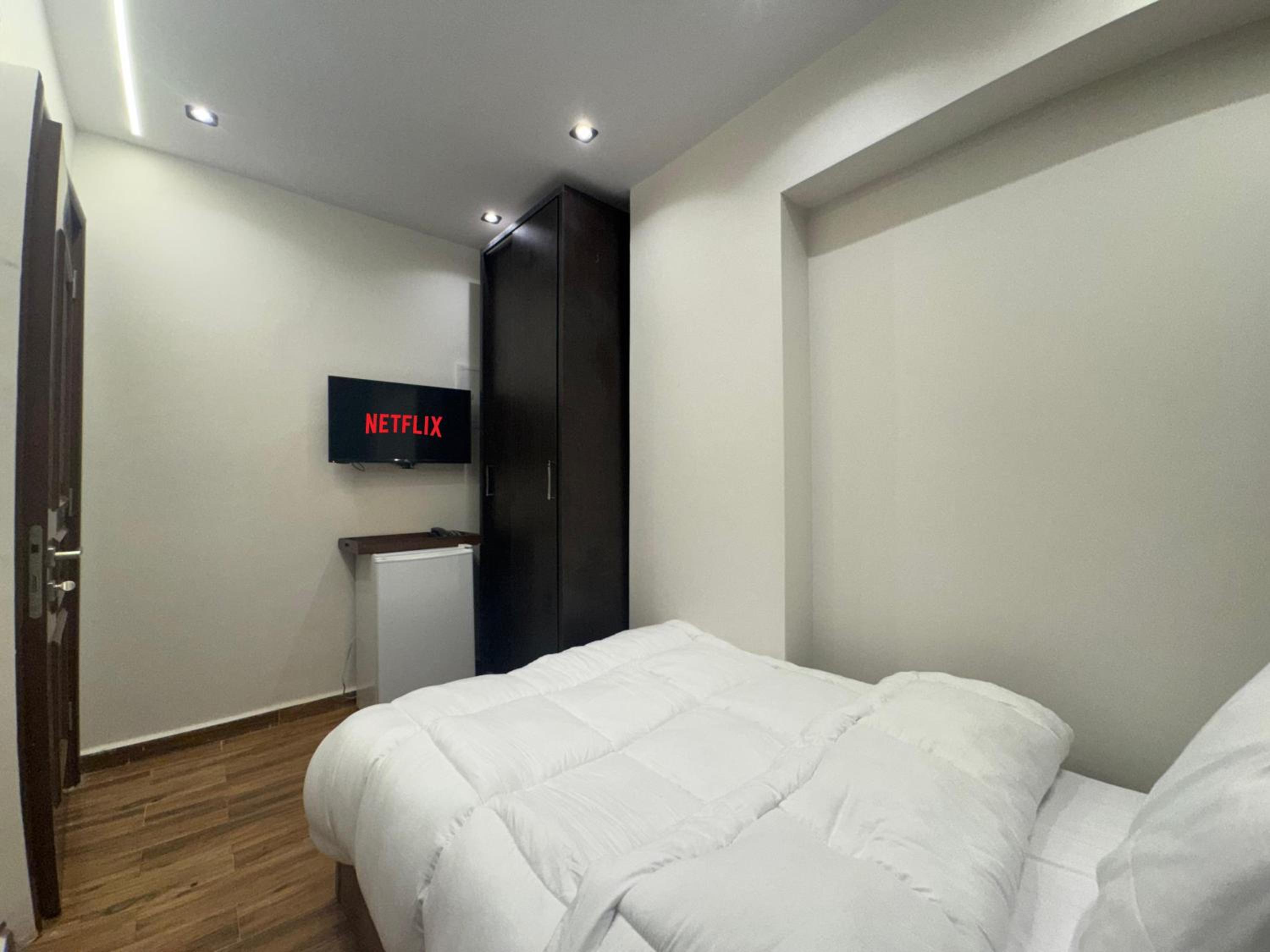New White Pyramids Inn