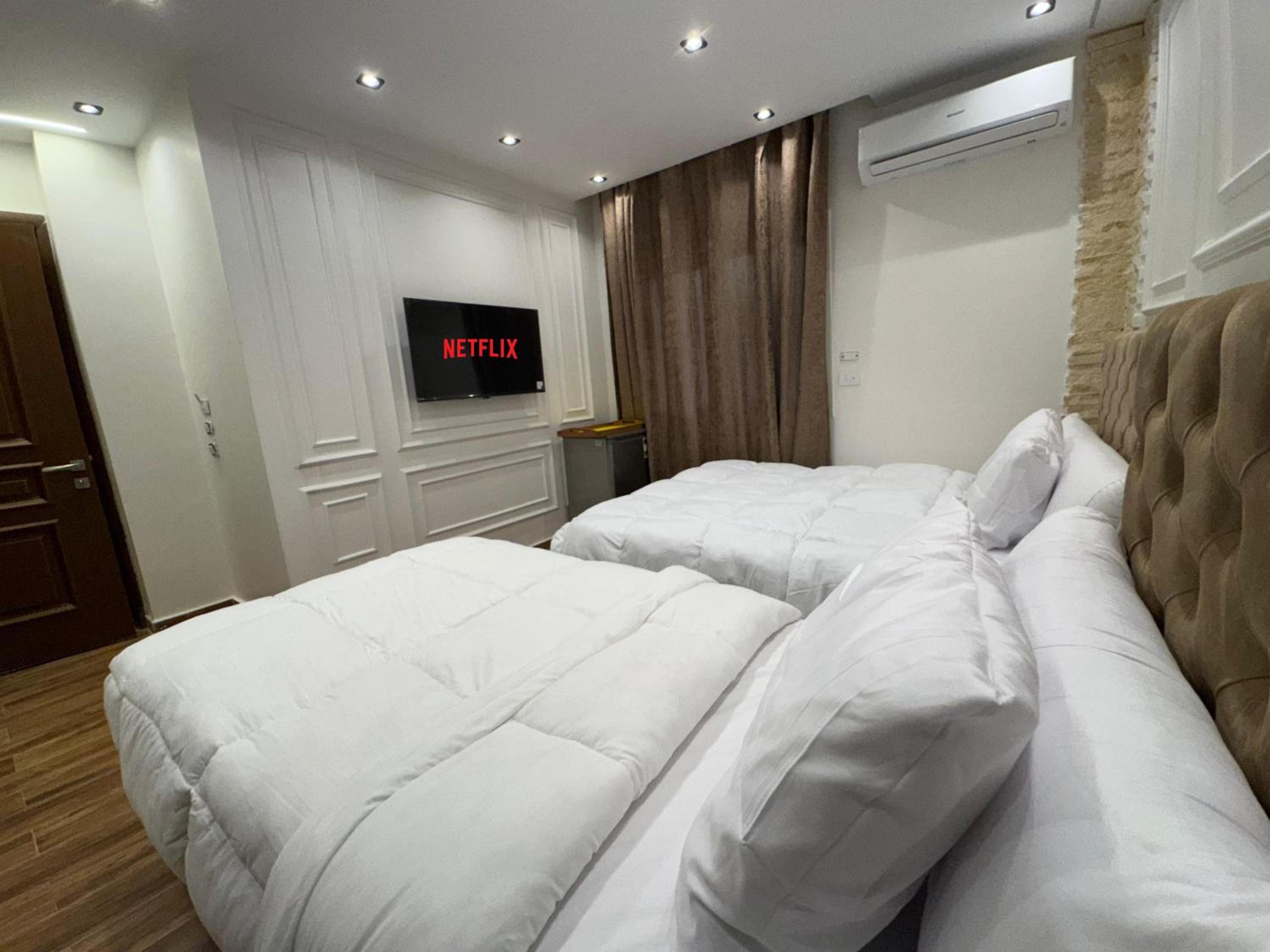 New White Pyramids Inn