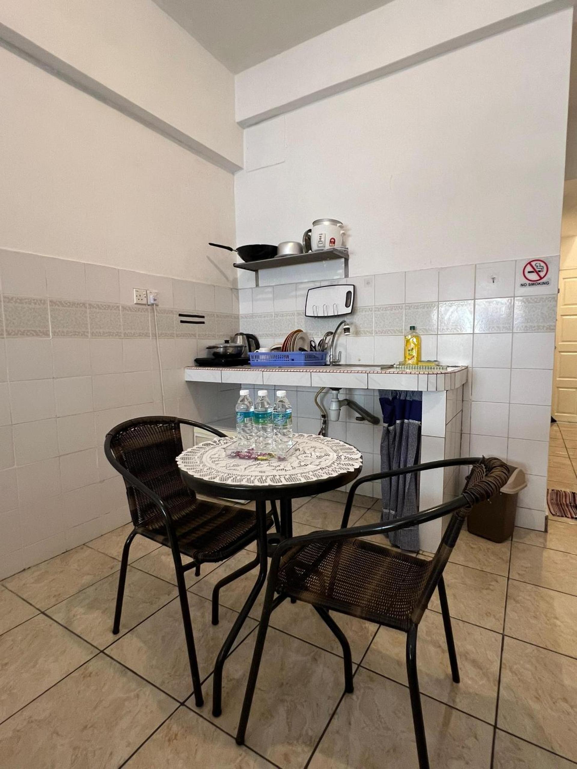 Kota Kinabalu City Centre Api Api Apartment 1 BEDROOM 4-5PAX Family Room with Balcony photo 3