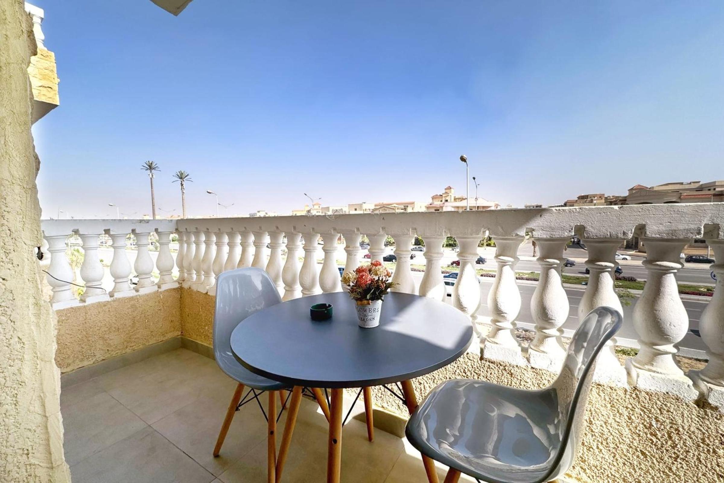 The Built-Up 2 BDR Condo 15 min to CAI Airpt