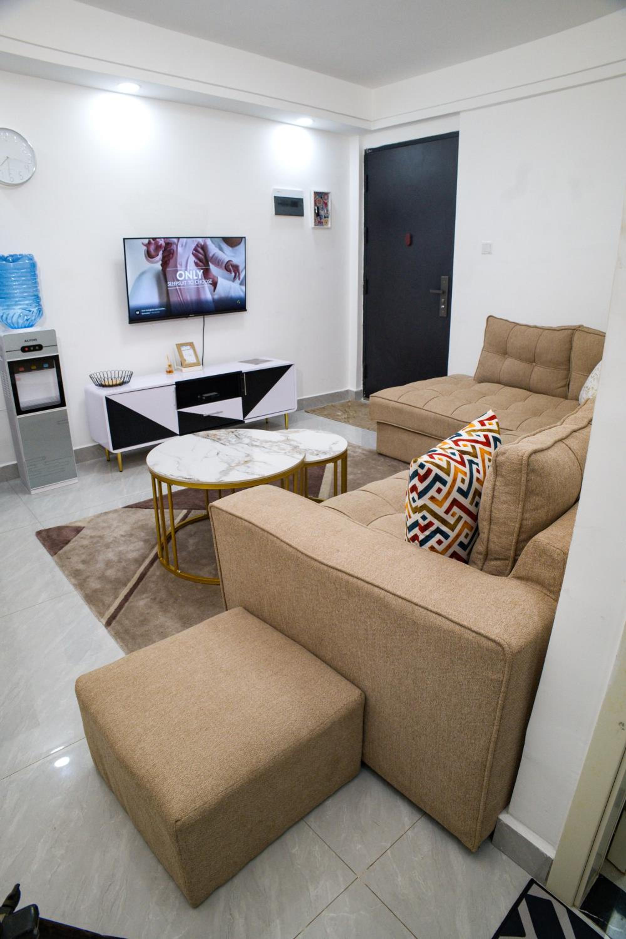 Cozy1-Bedroom Apartment Kilimani view 3