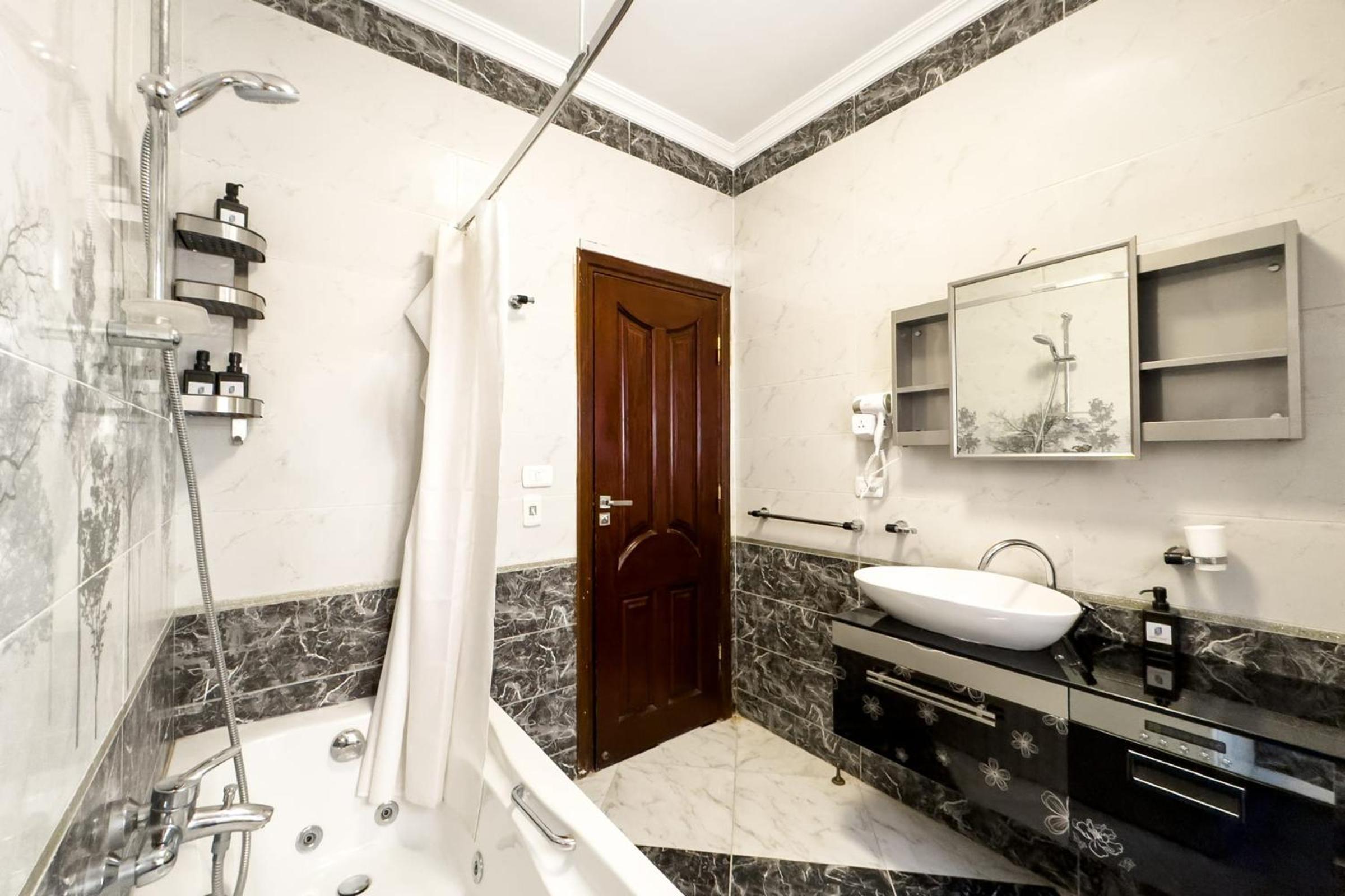 Serene & Spacey 2BDR 15 Min From CAI Airport