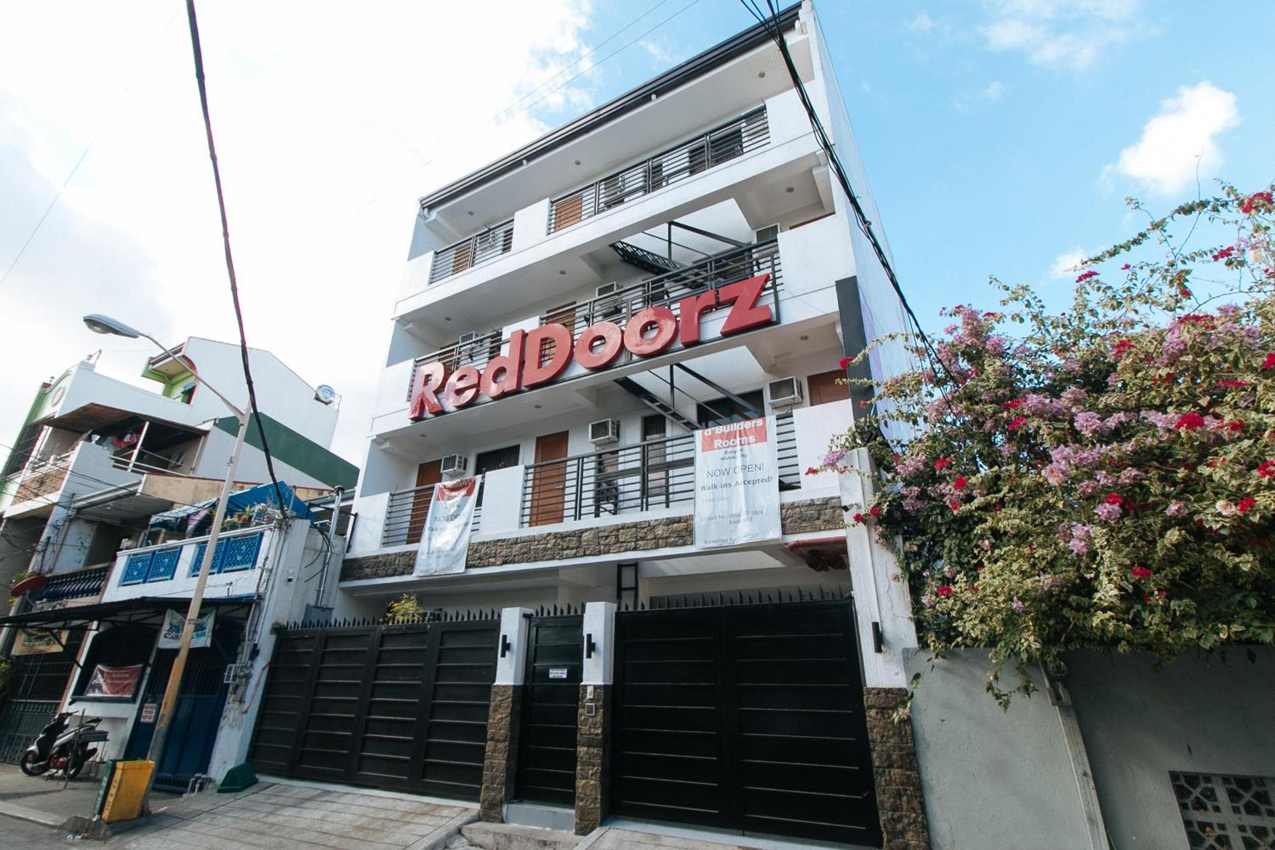RedDoorz at DBuilders Rooms Bangkal Makati
