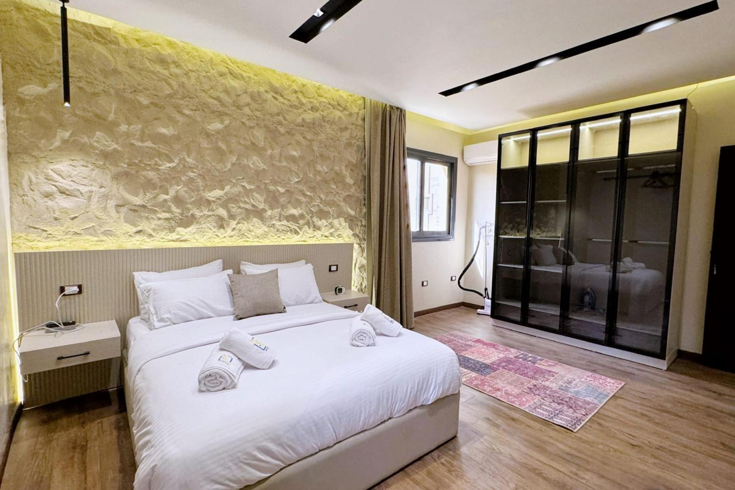 The Built-Up 2 BDR Condo 15 min to CAI Airpt