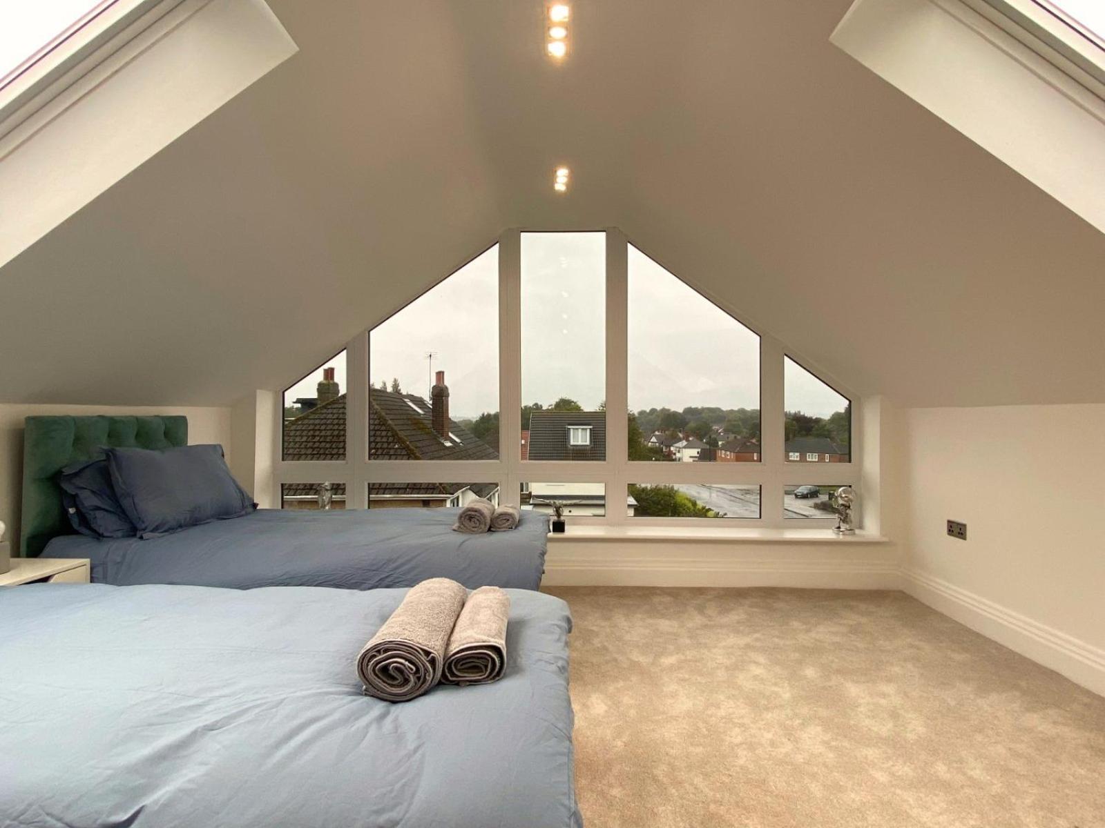 House - Sleeps 9 & Private Garden view 3