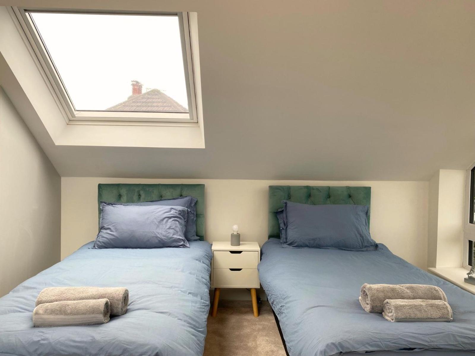 House - Sleeps 9 & Private Garden view 2