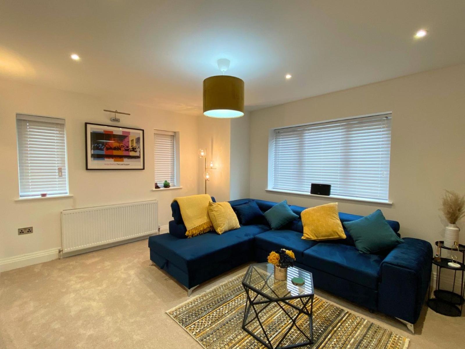 House - Sleeps 9 & Private Garden view 5