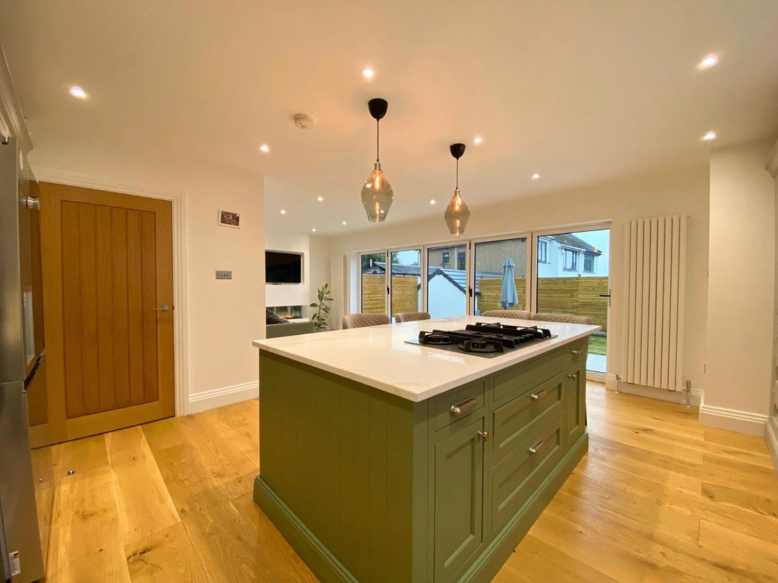 House - Sleeps 9 & Private Garden view 4