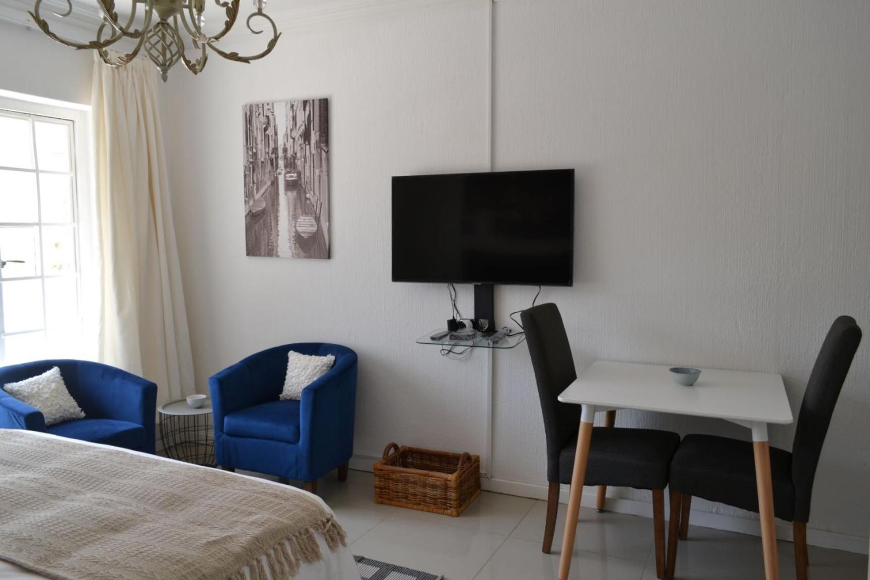 2 Woodmead Suites