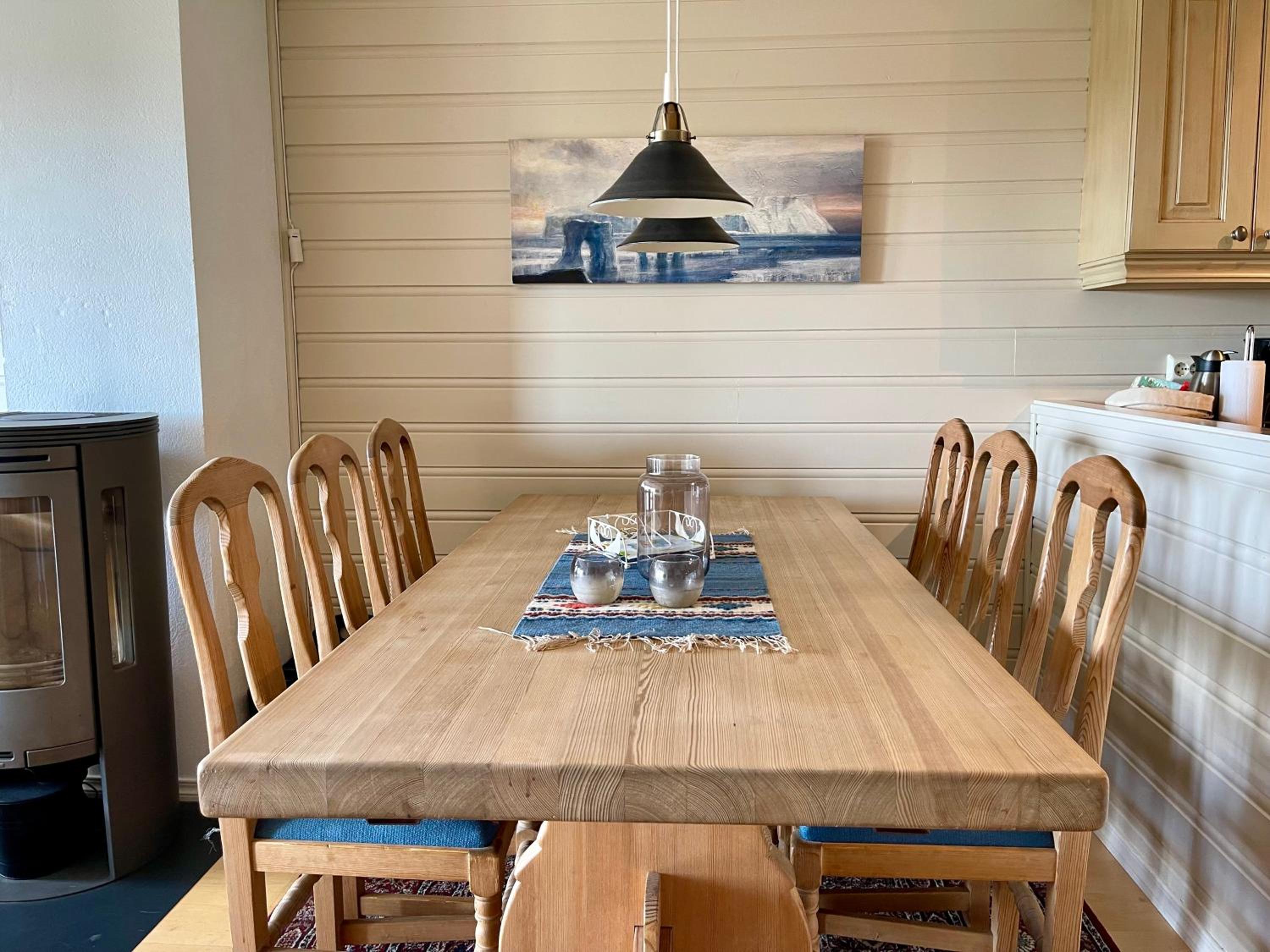 Spacious Stay With 3 Bedrooms And 2 Baths view 5