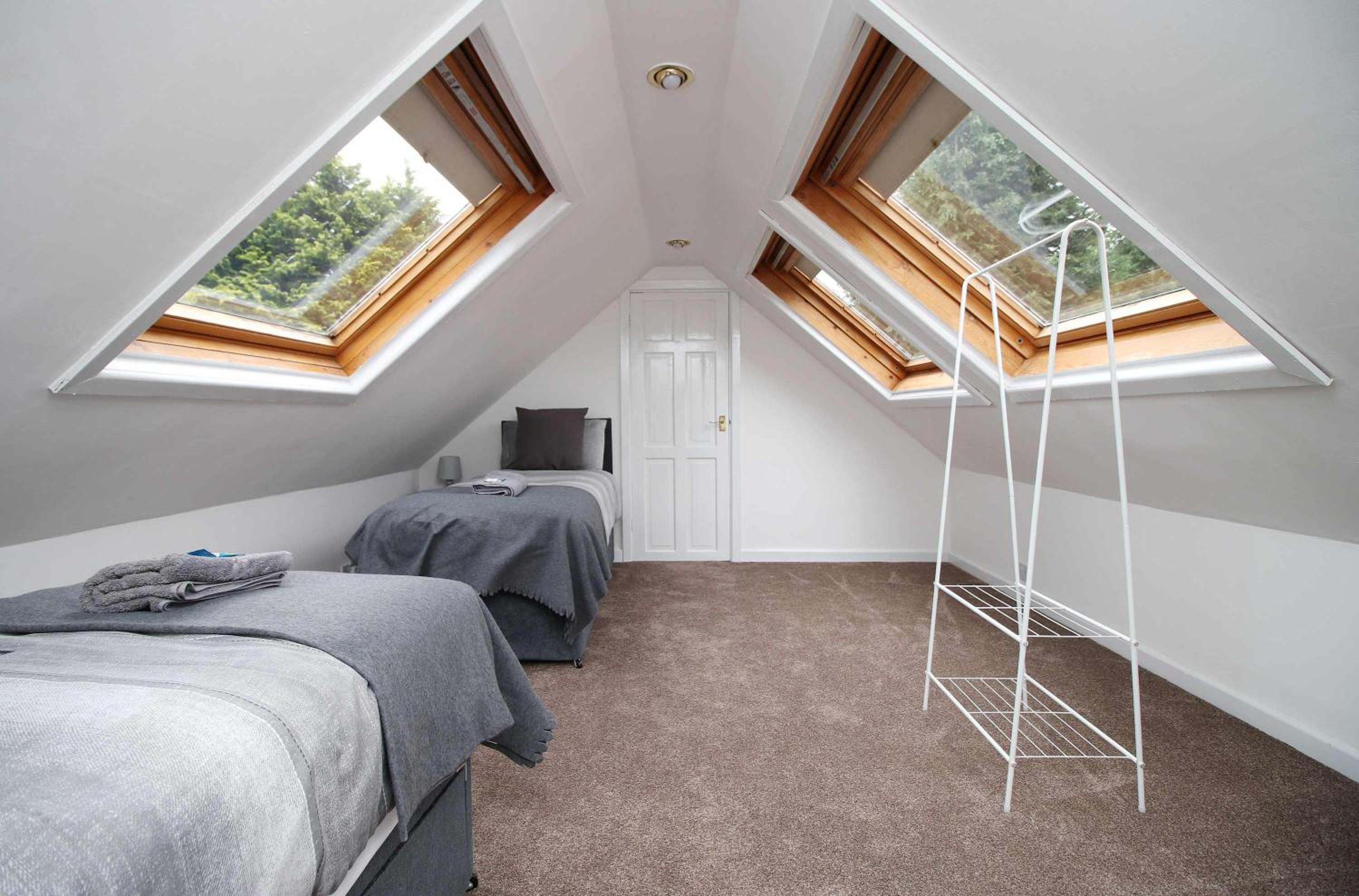 The Lockett Wonderful Large Bungalow Plympton, Plymouth Free Parking By STAE-Homes view 5