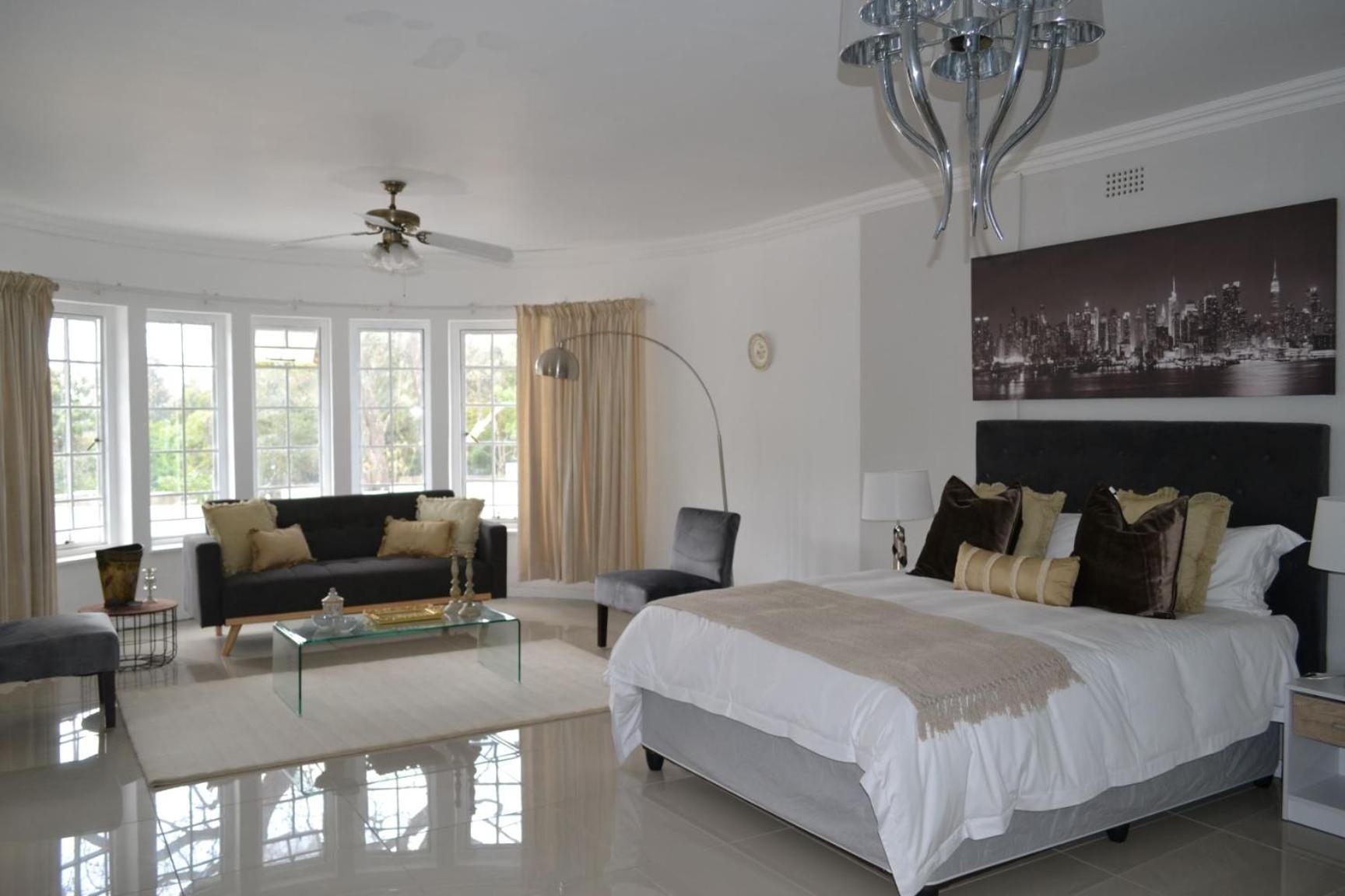3 Woodmead Suites