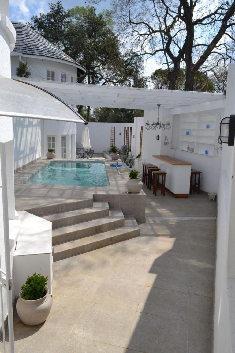 3 Woodmead Suites
