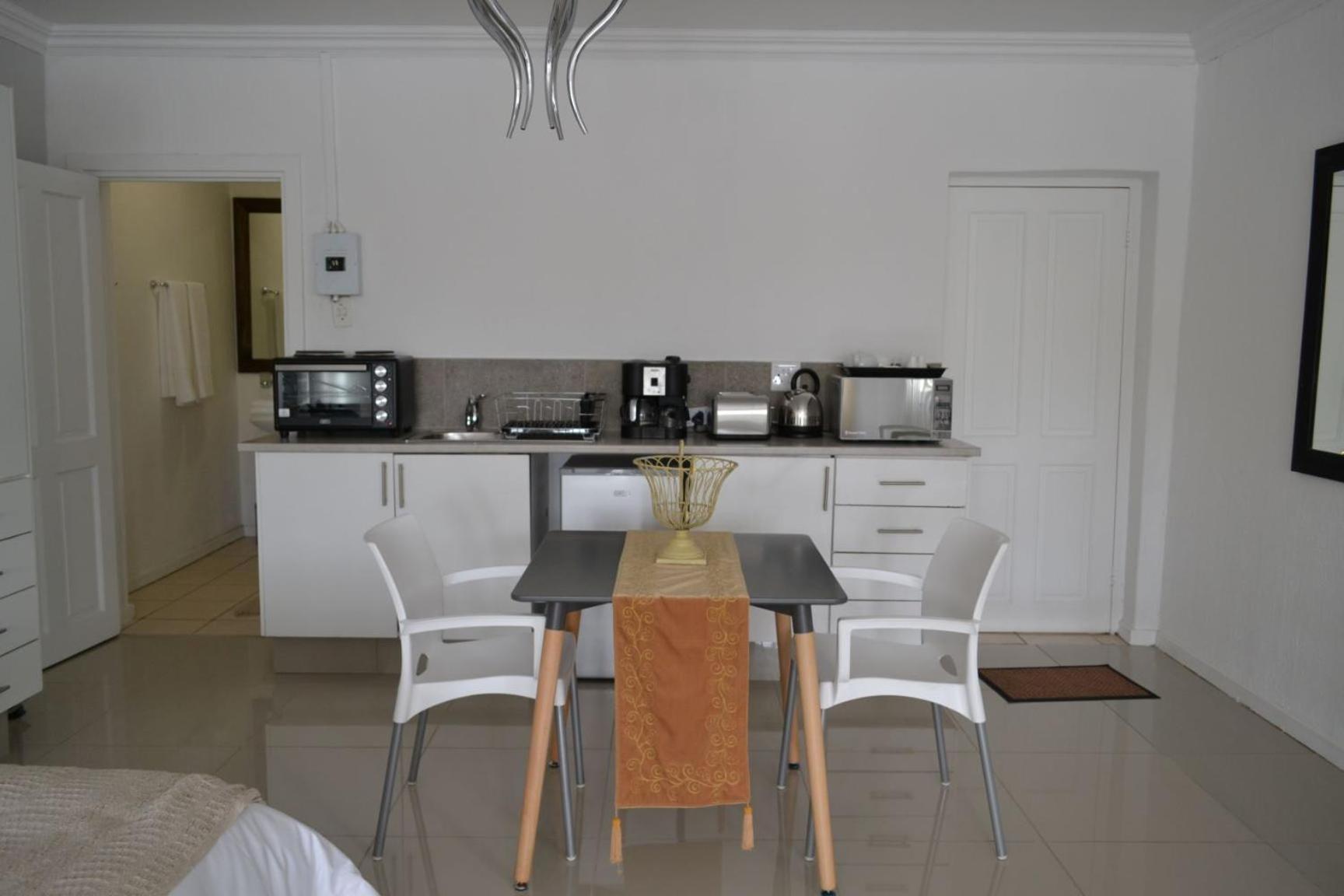 3 Woodmead Suites