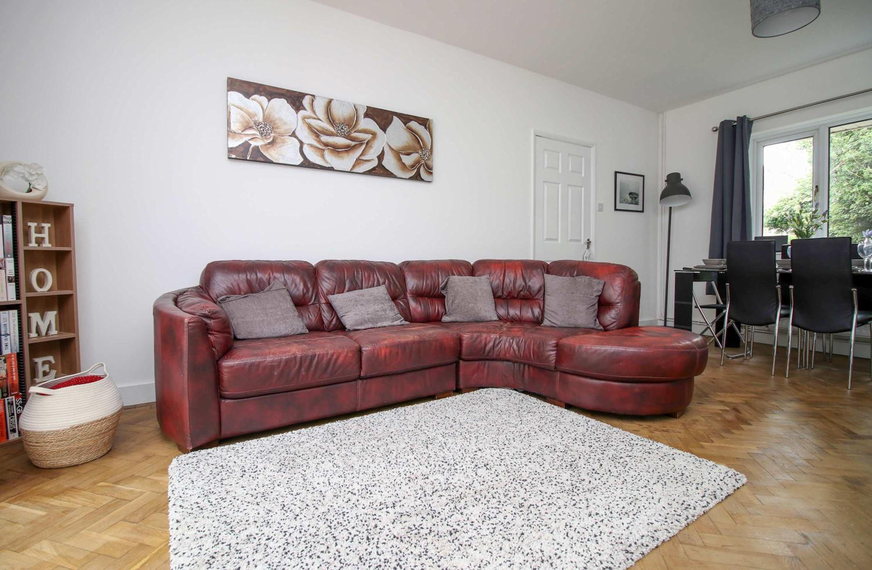 The Lockett Wonderful Large Bungalow Plympton, Plymouth Free Parking By STAE-Homes view 2