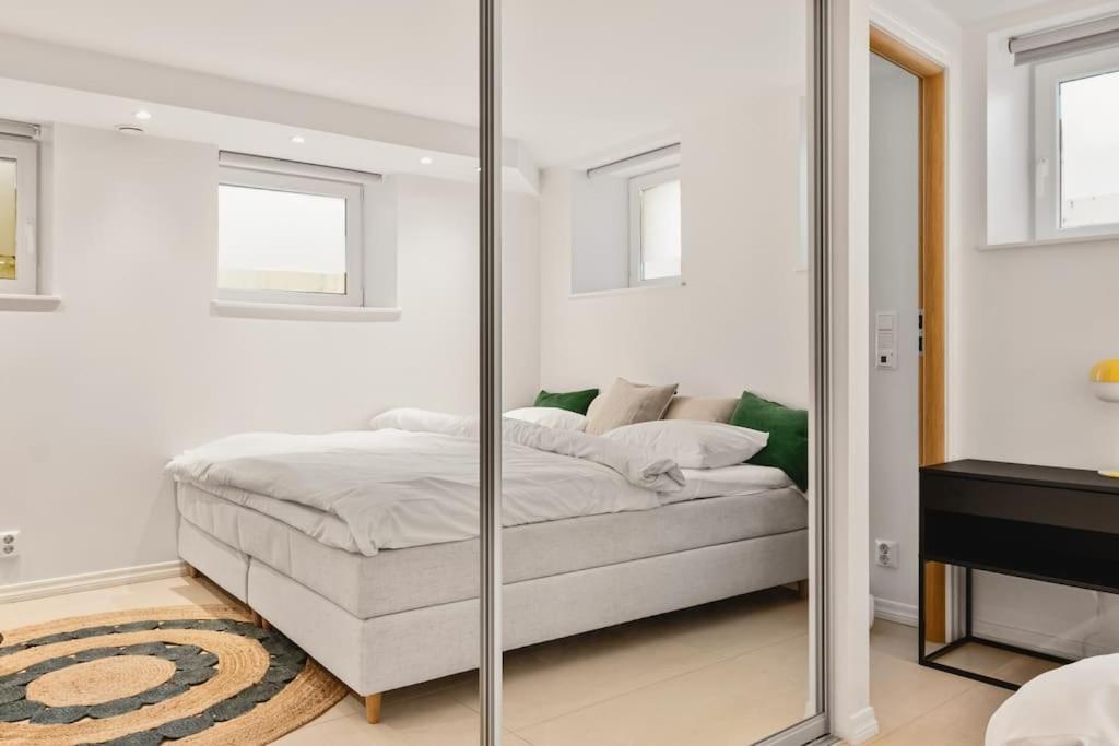 Dinbnb Apartments l 500m to Bryggen l Bathtub & New 2017 l Authentic Bergenshus view 5