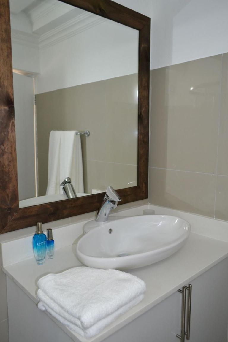 4 Woodmead Suites