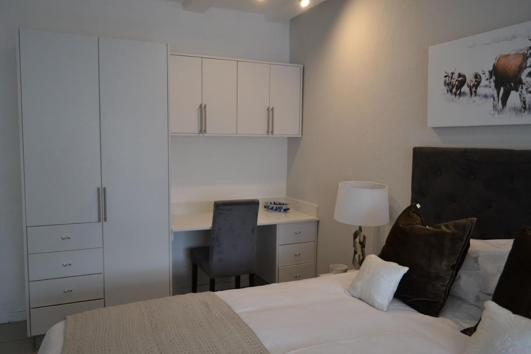 4 Woodmead Suites
