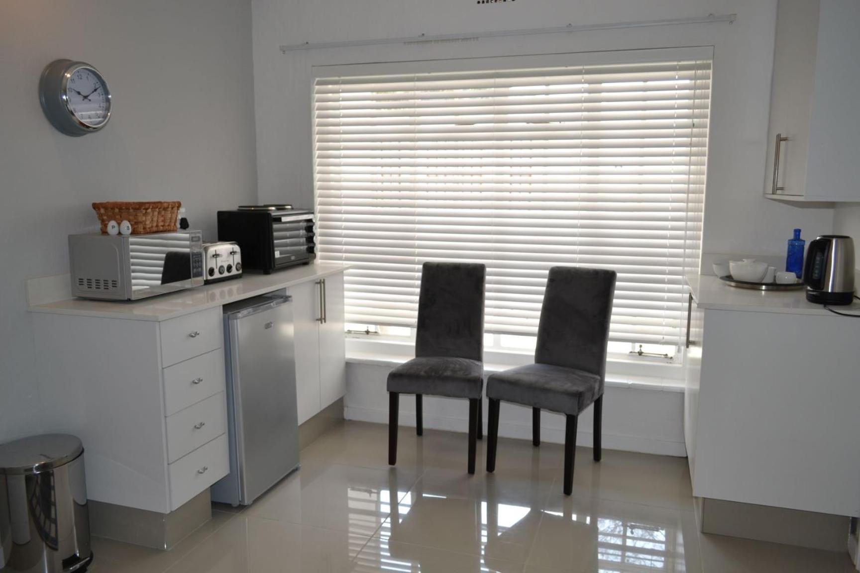 4 Woodmead Suites