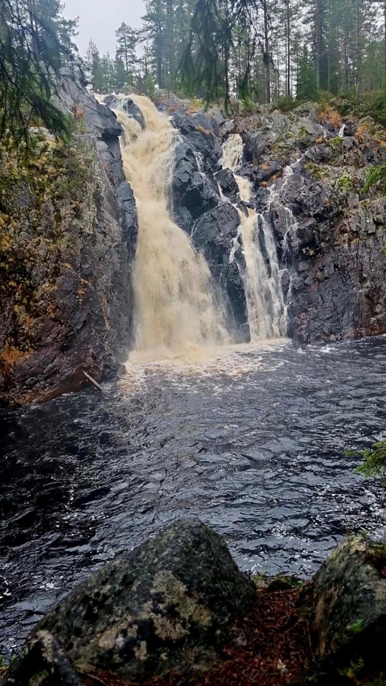 Ukkohalla, Sivumäki
