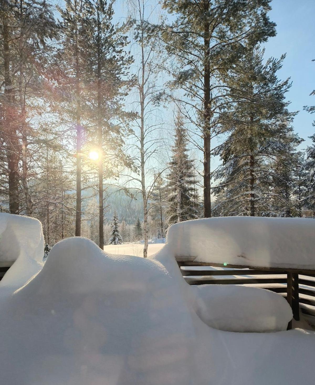 Ukkohalla, Sivumäki