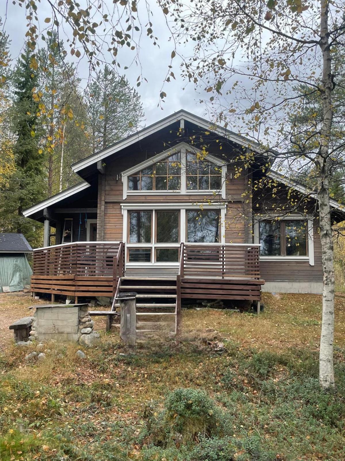 Ukkohalla, Sivumäki