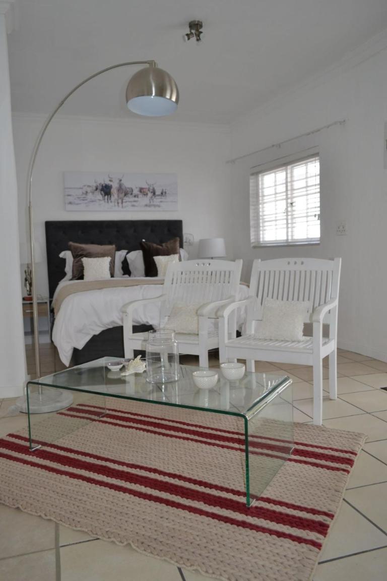 5 Woodmead Suites