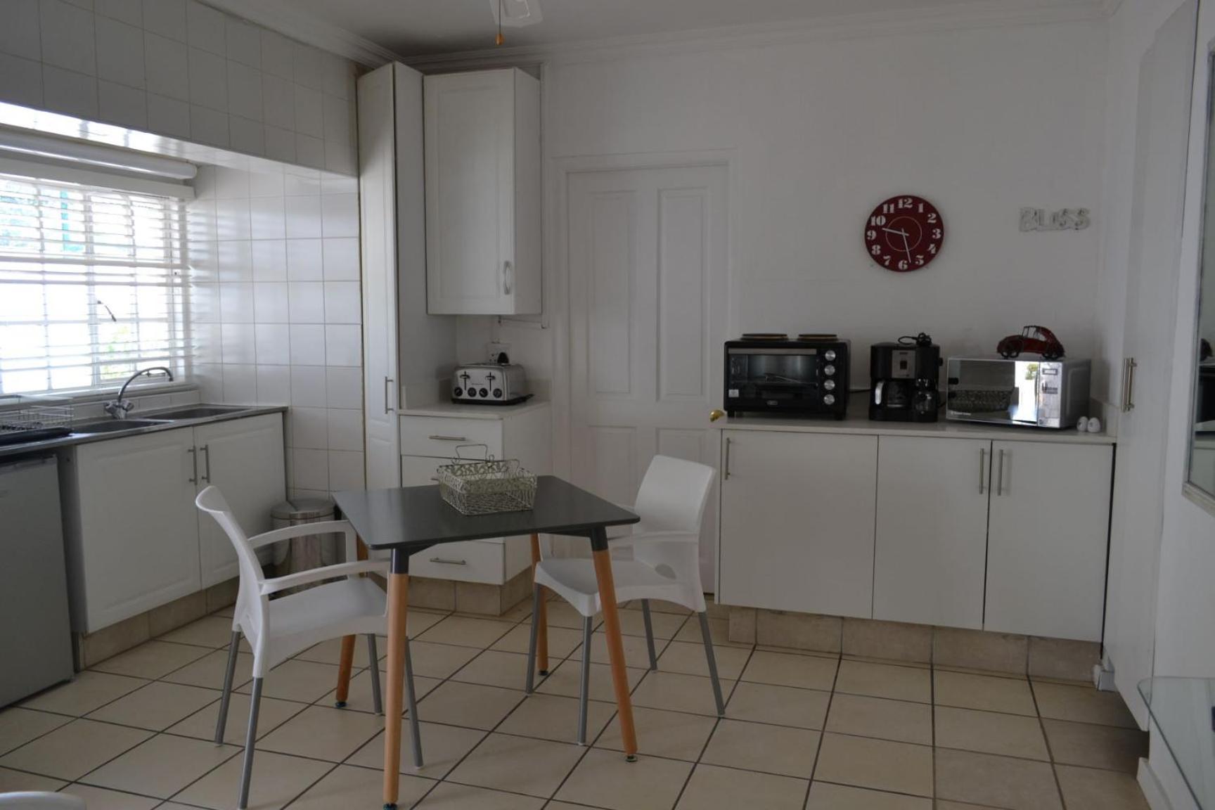 5 Woodmead Suites