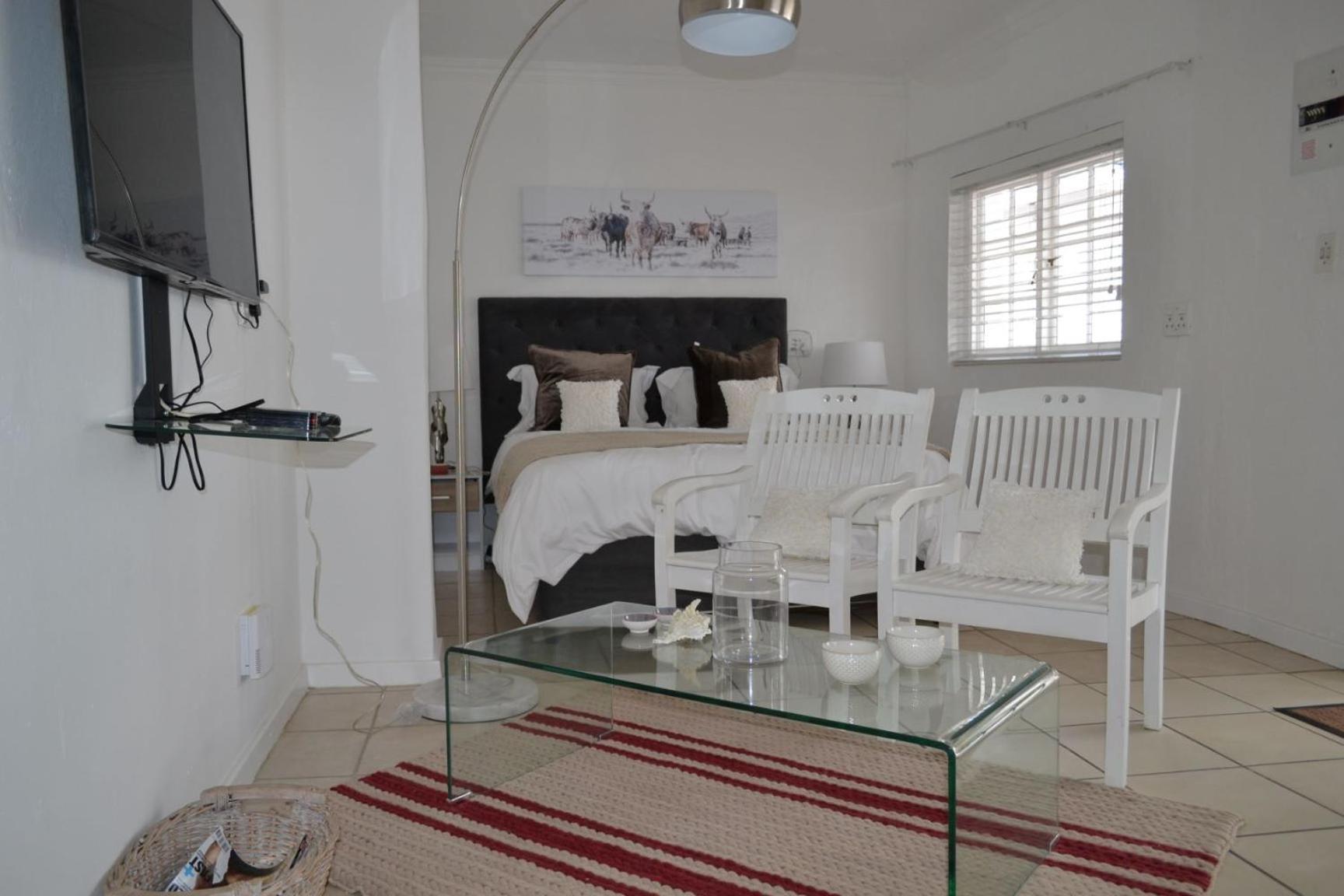 5 Woodmead Suites