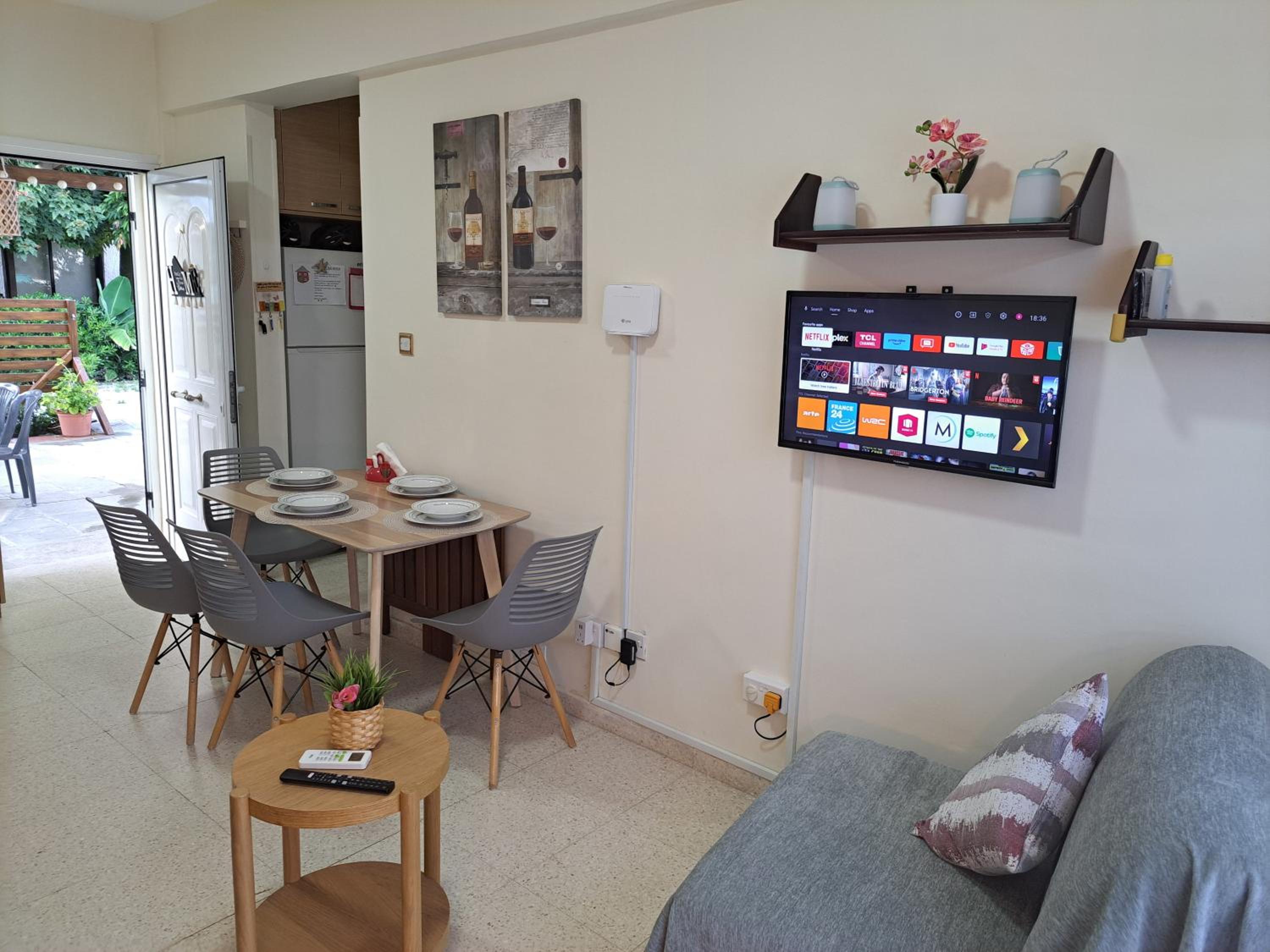 House Near The Beach (Militsa & Aggeliki)