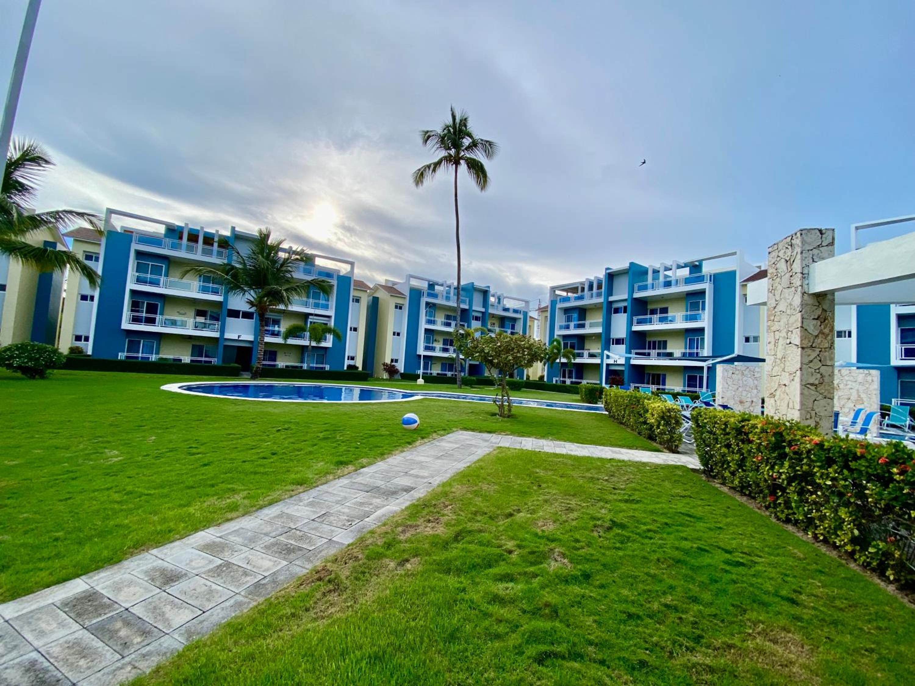 Radiant Realm Residence Free Parking BBQ Central los Corales