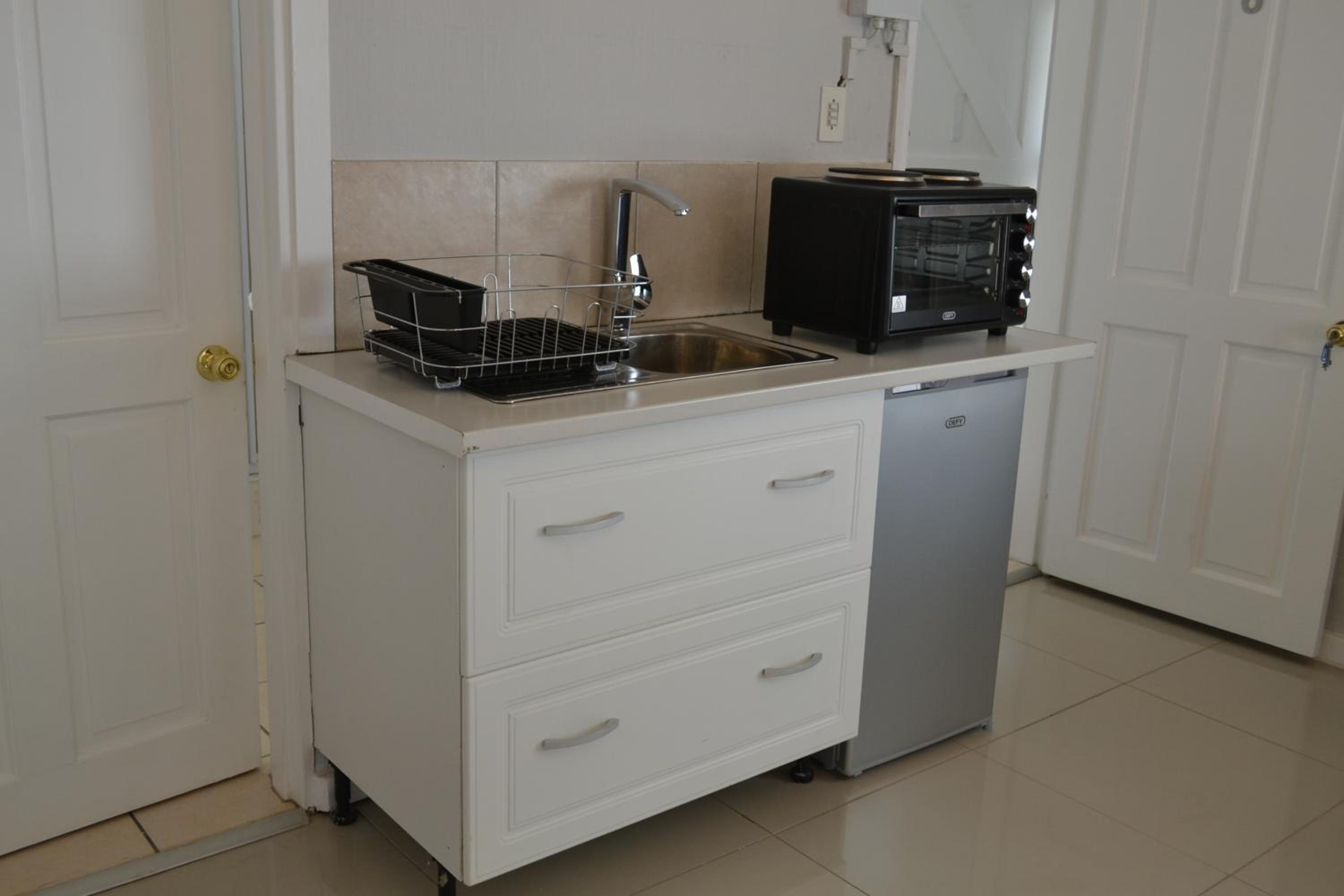 6 Woodmead Suites