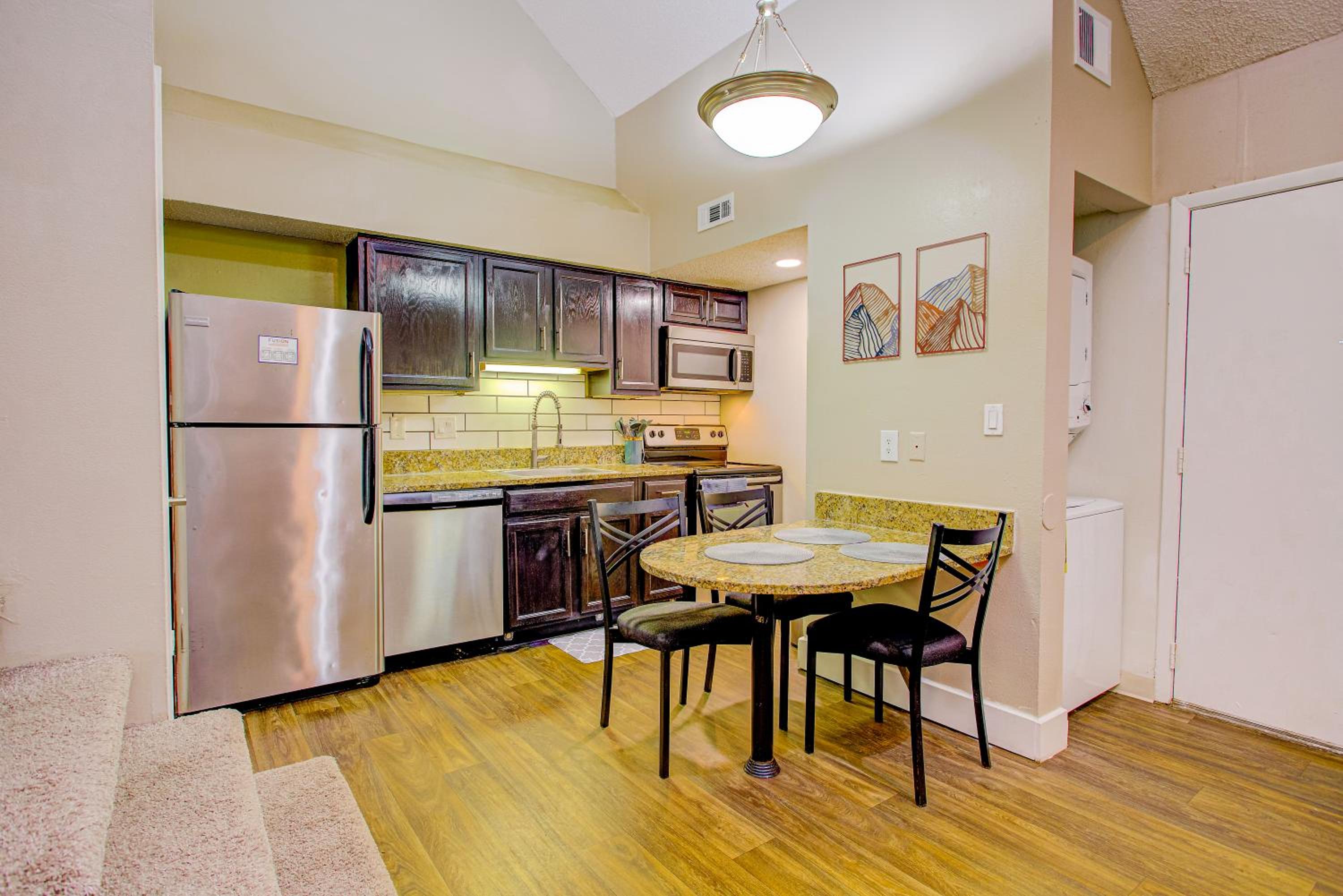 Stylish Loft, Resort Pool - 10 Mins to Downtown!