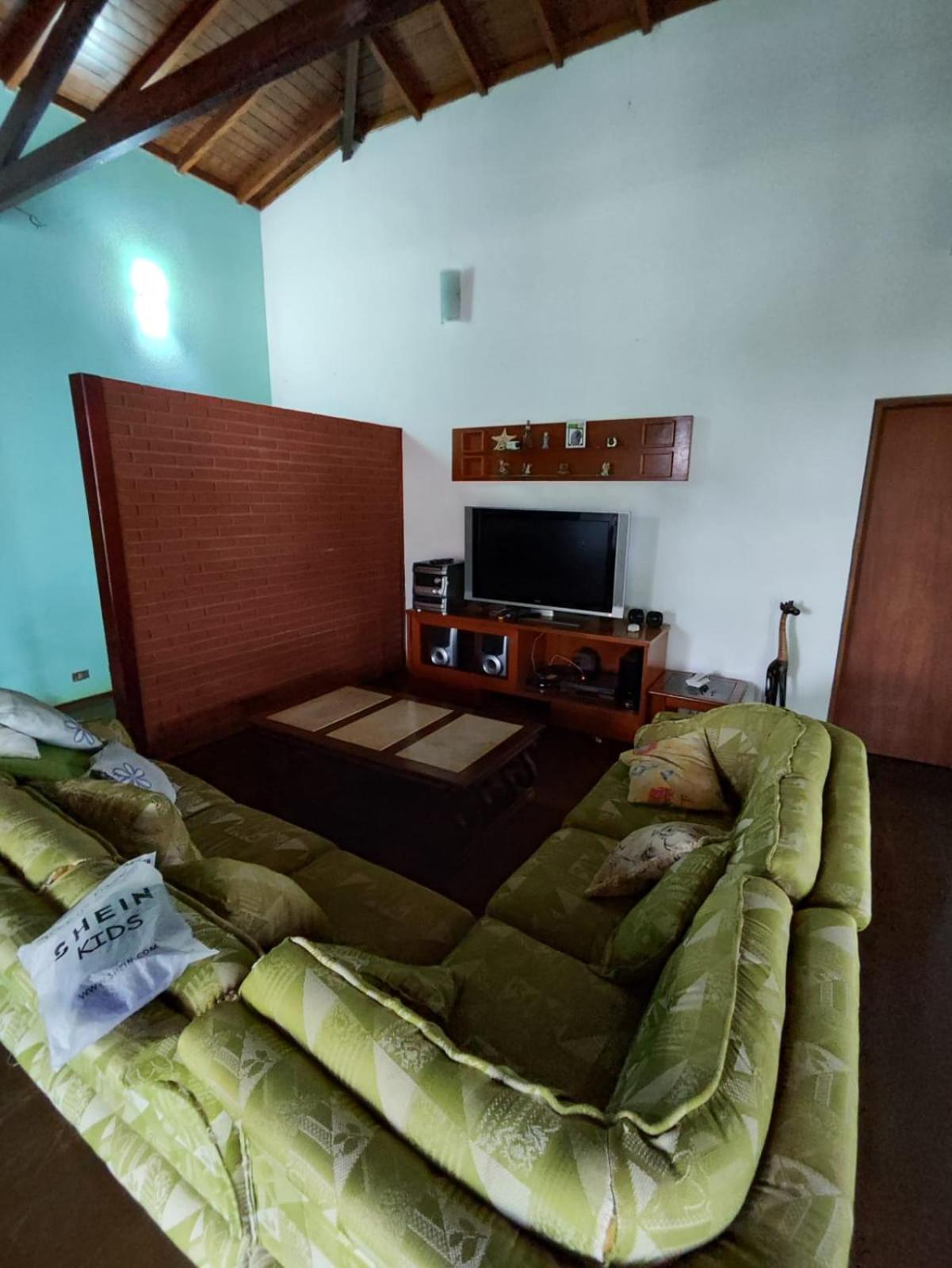 Chácara 5 suítes e piscina em Cabreúva