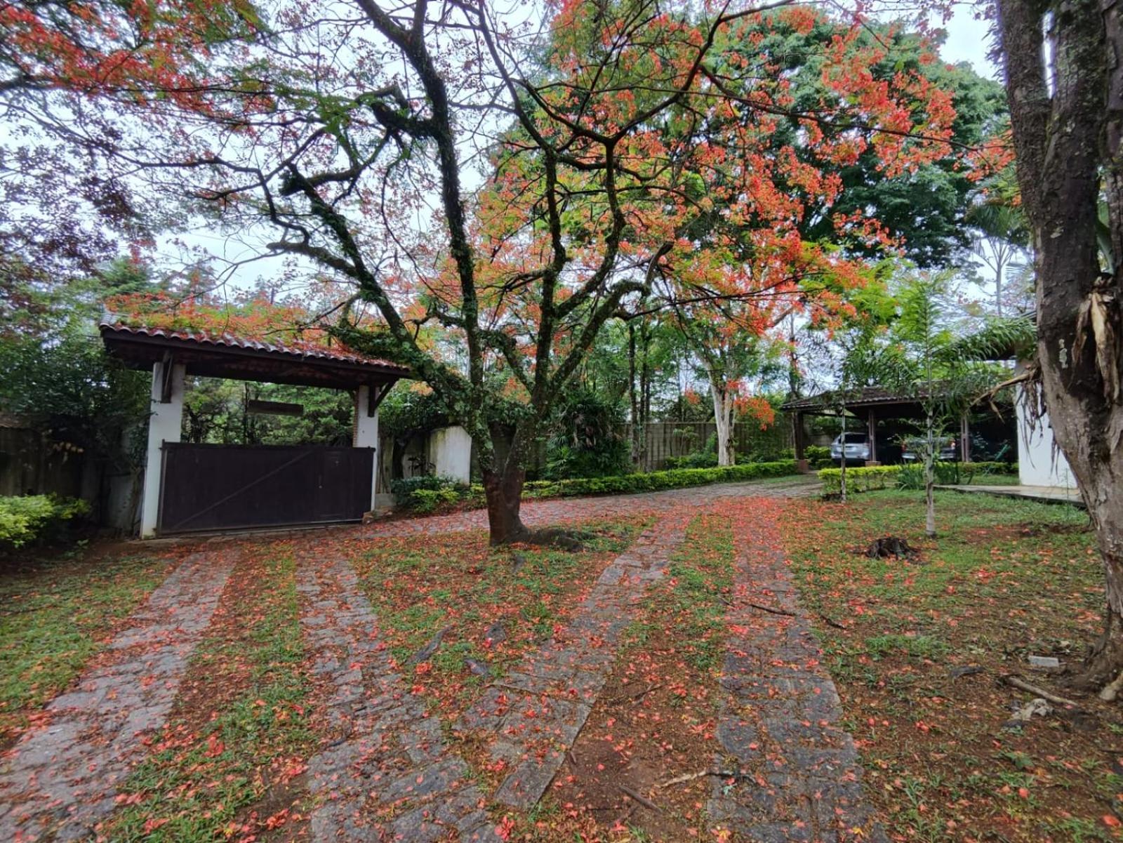 Chácara 5 suítes e piscina em Cabreúva